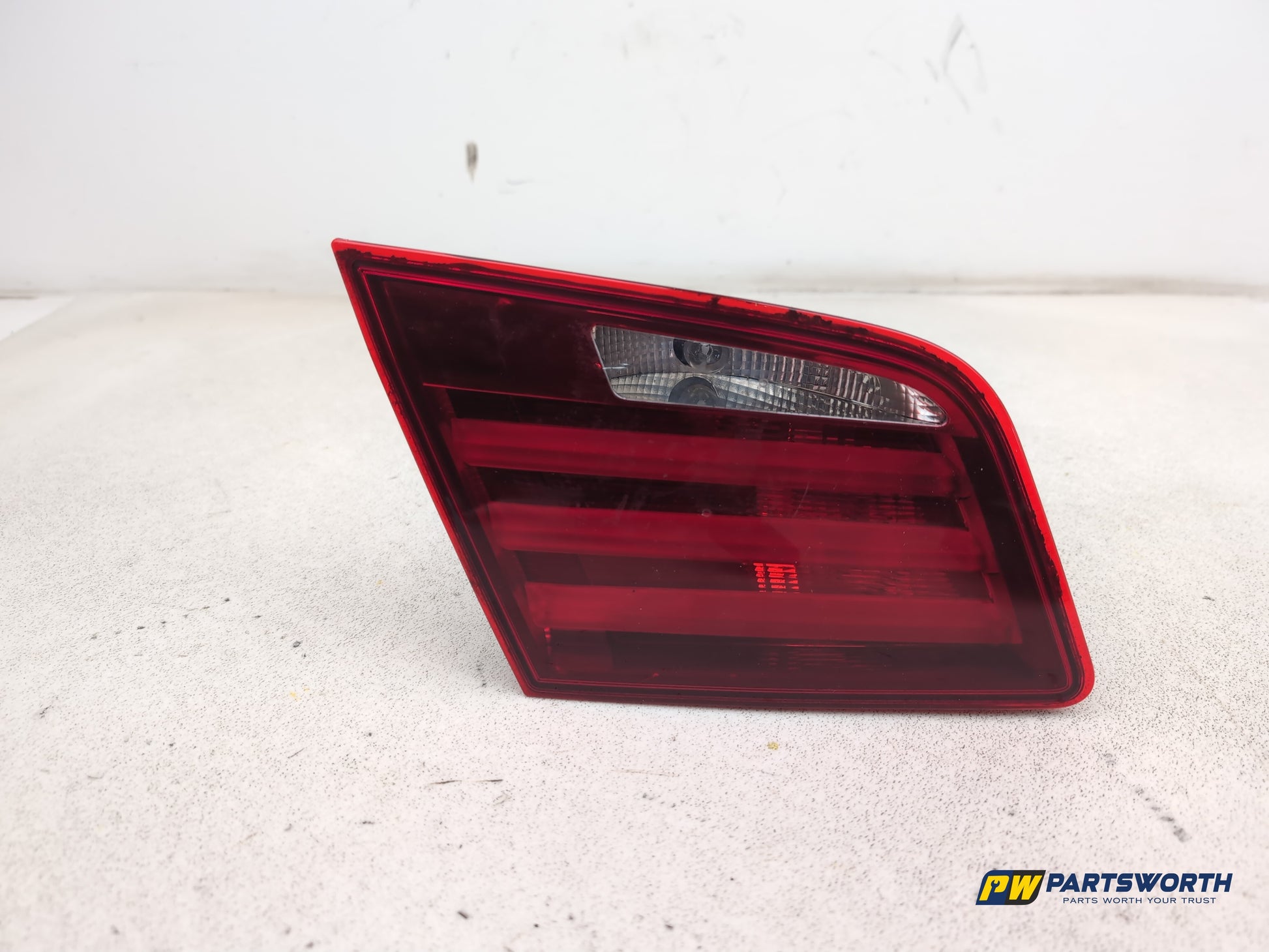 Bmw 5 Series 520d Se Auto F10 Lamp Assembly Rear Inner Lh Passenger Side 7203225