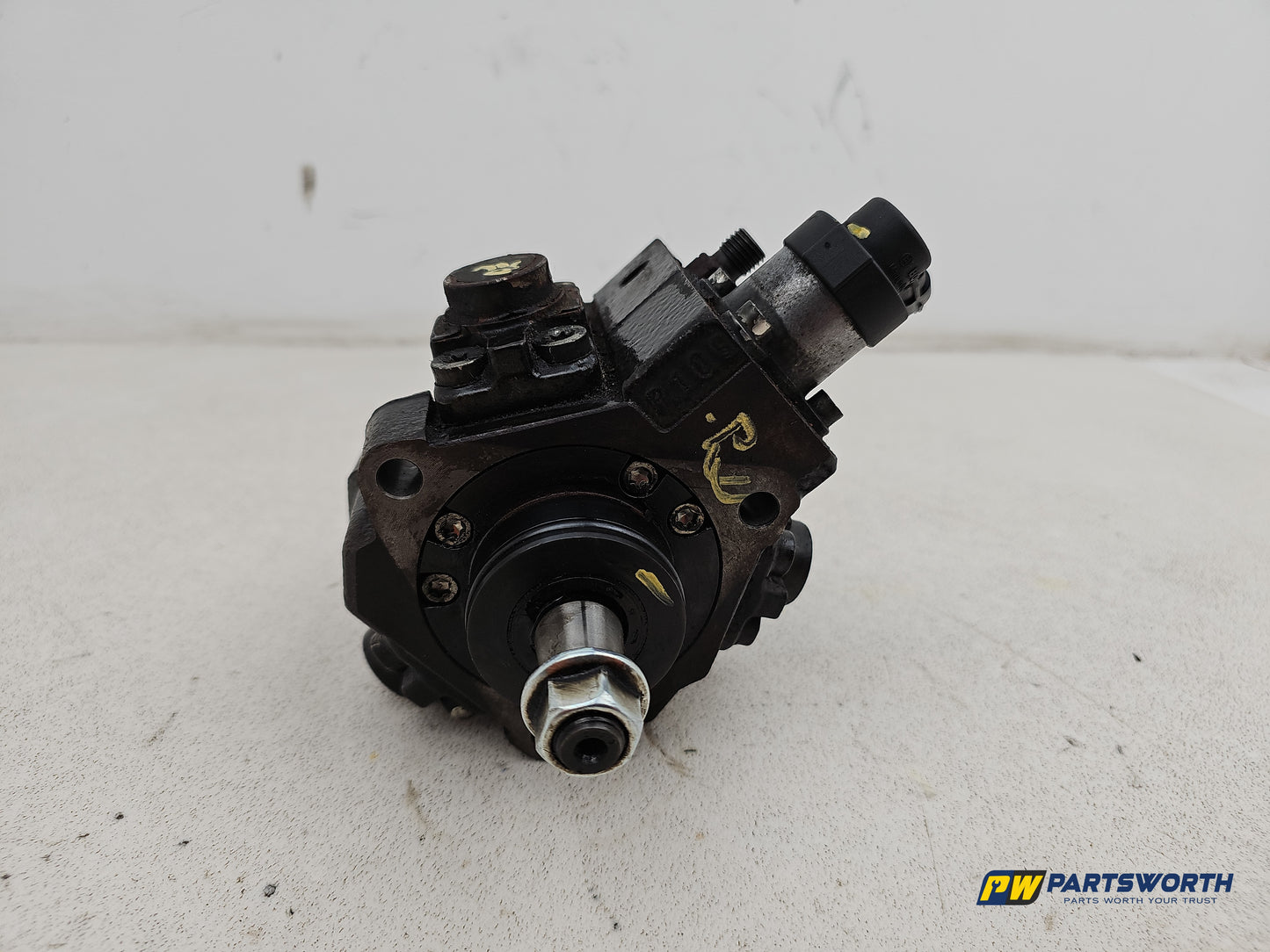 High pressure fuel pump 7