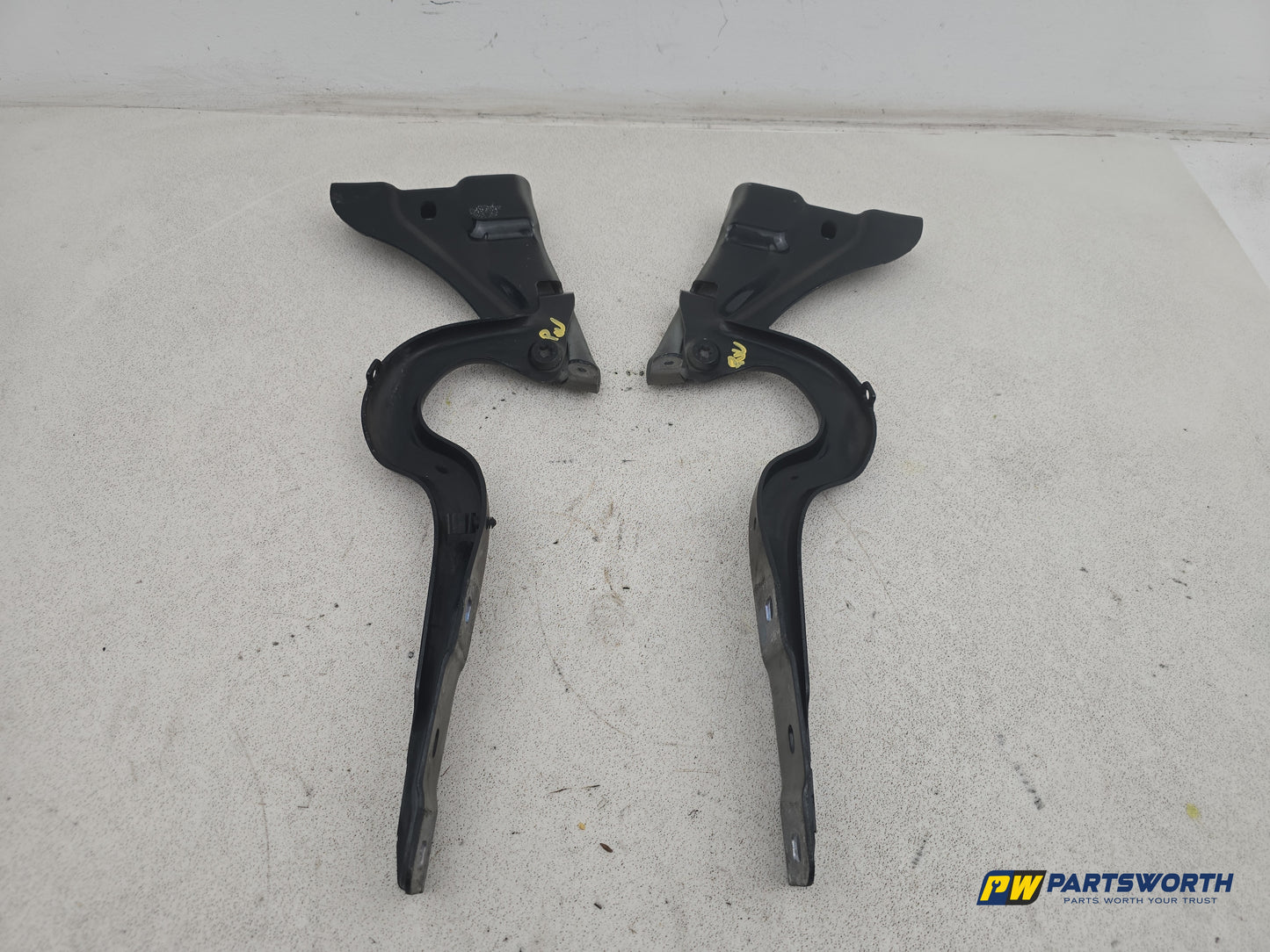 Bonnet Hinges 1
