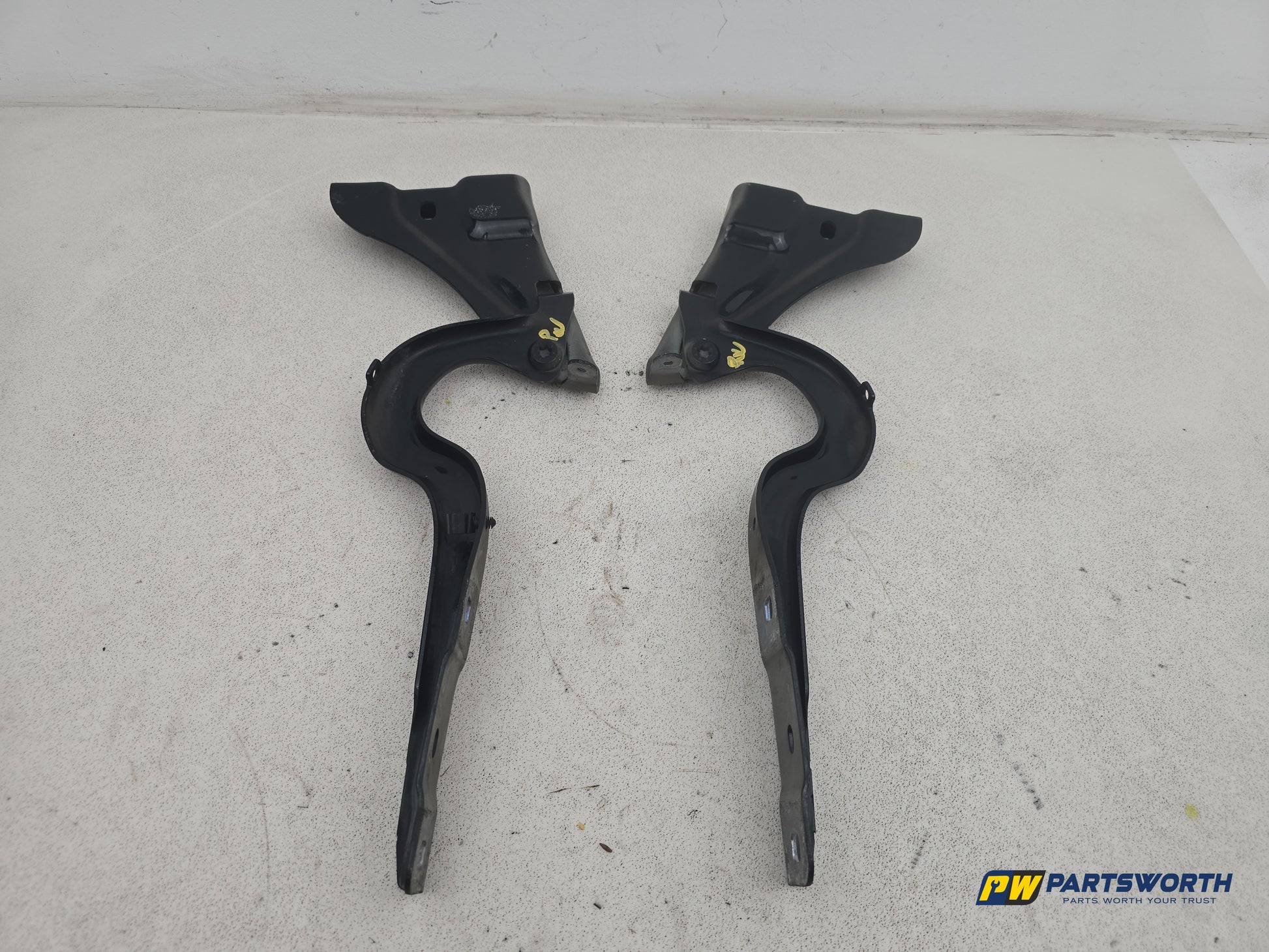 Bonnet Hinges 1