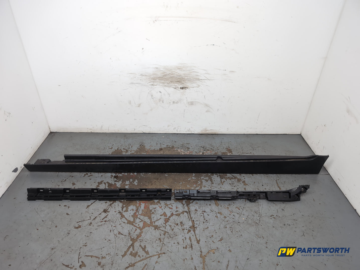 Side Skirt LH 1