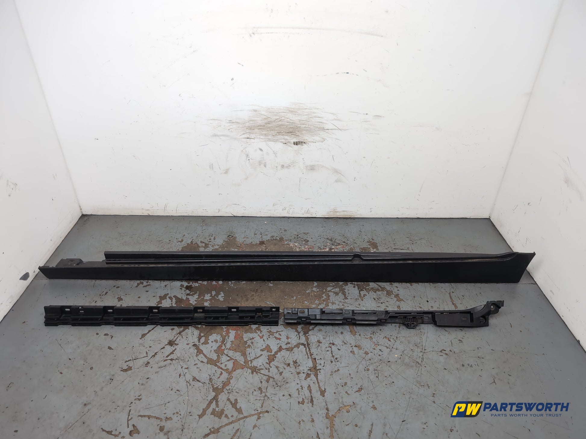 Side Skirt LH 1