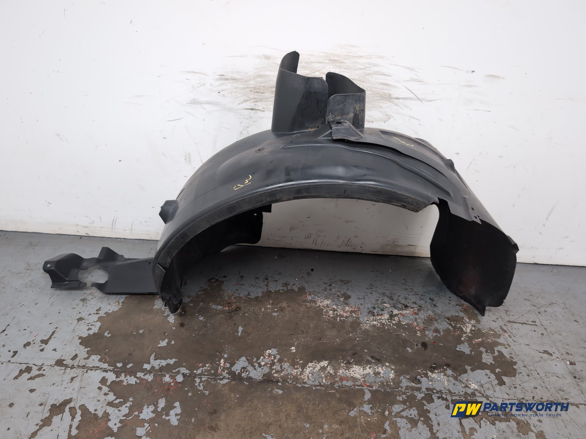 Moulding Wheel Arch Front RH 1