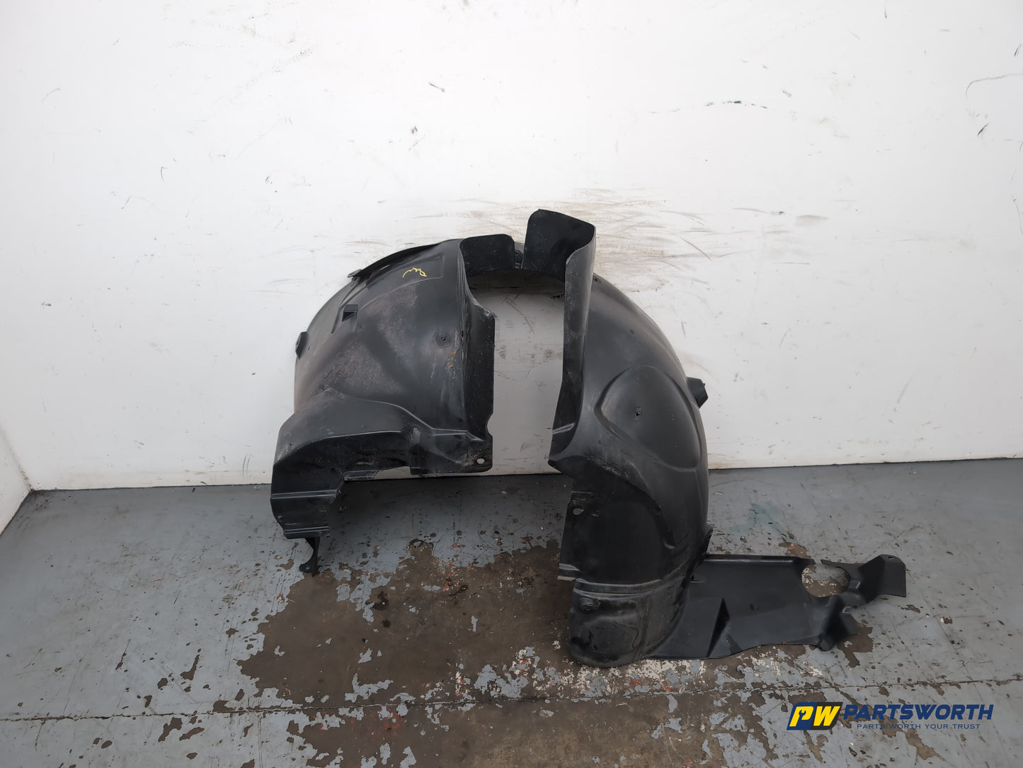 Moulding Wheel Arch Front RH 6