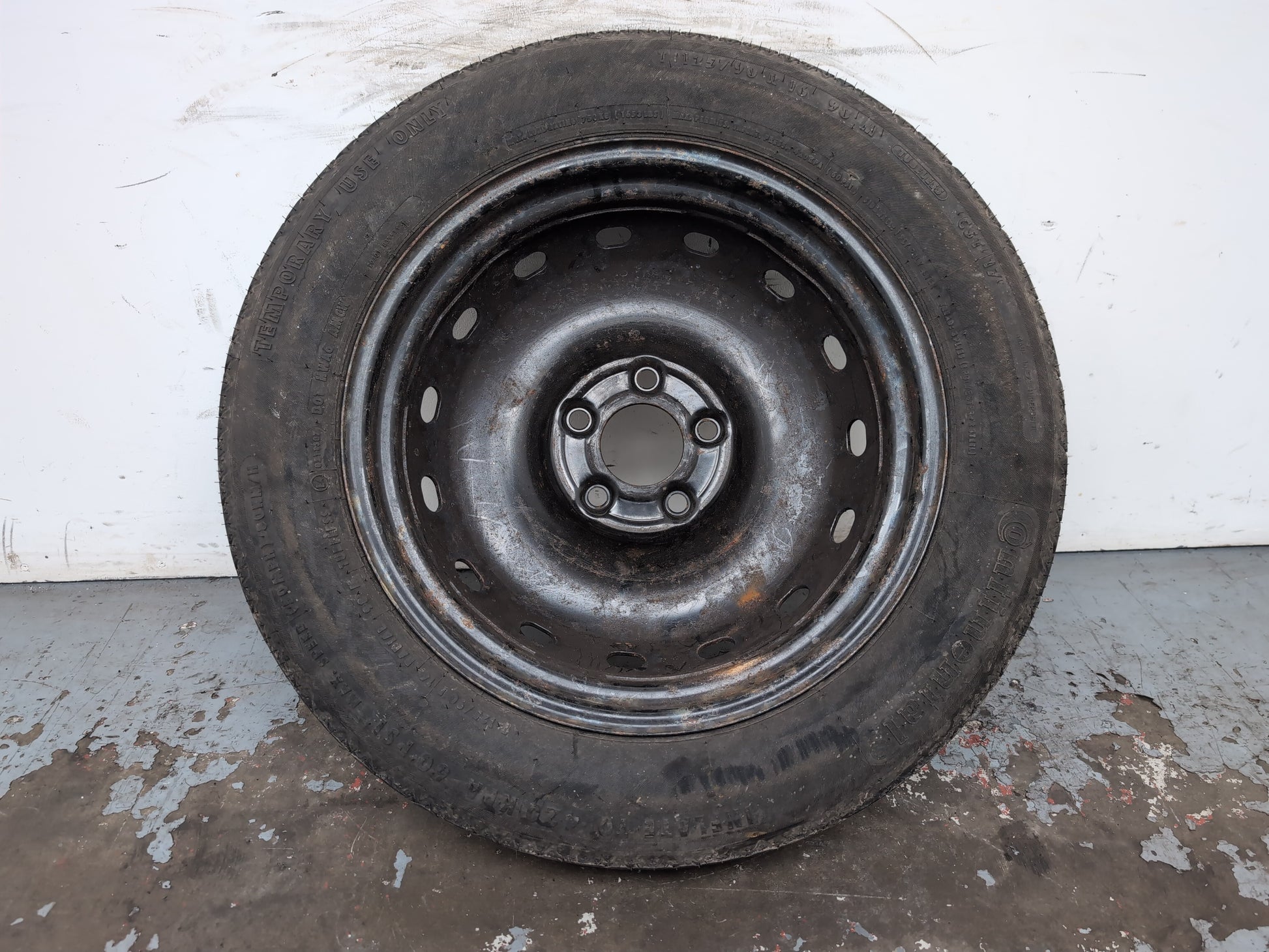Space Saver Spare Wheel and Tool Kit  8
