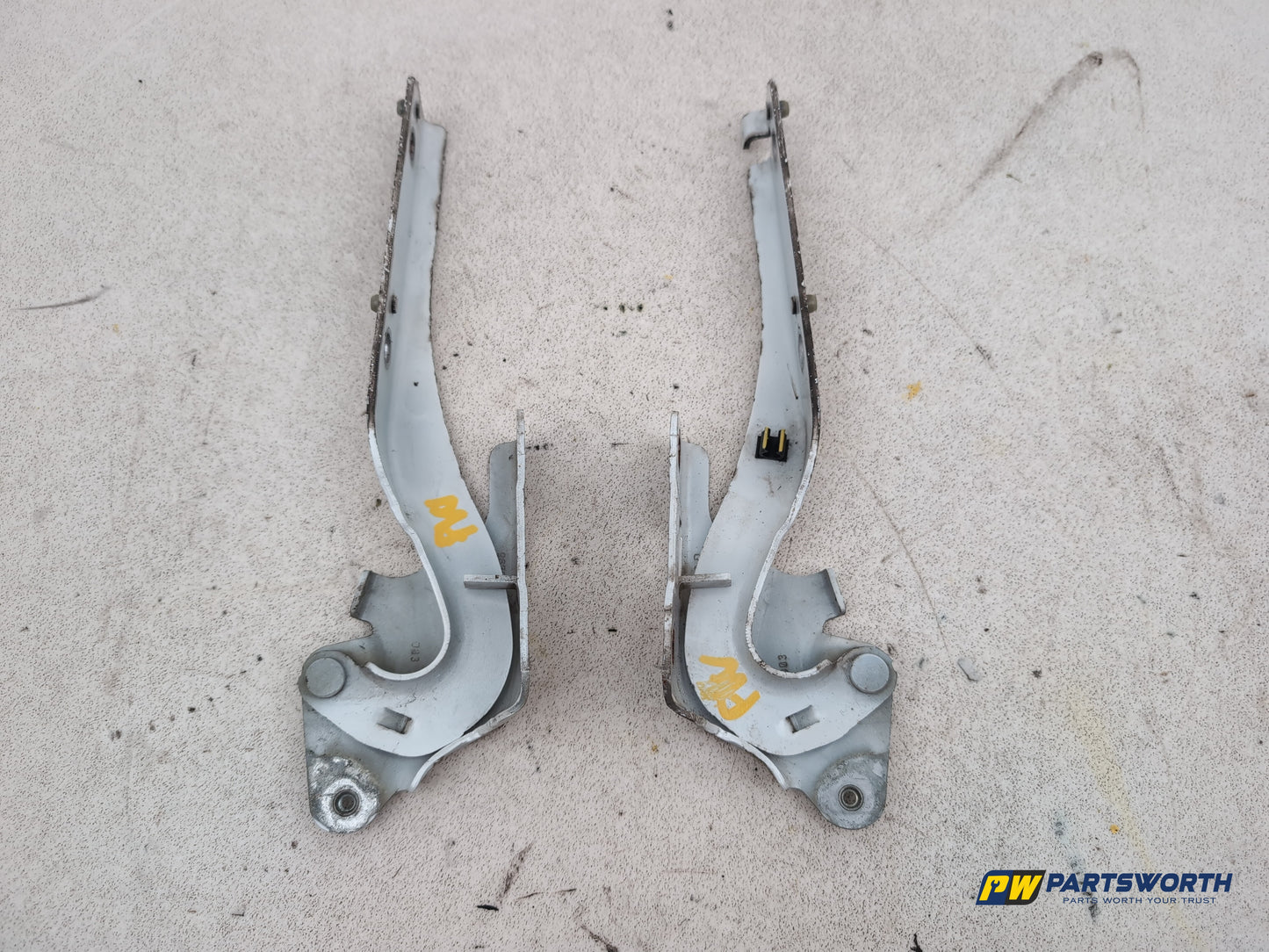 Bonnet Hinges 1