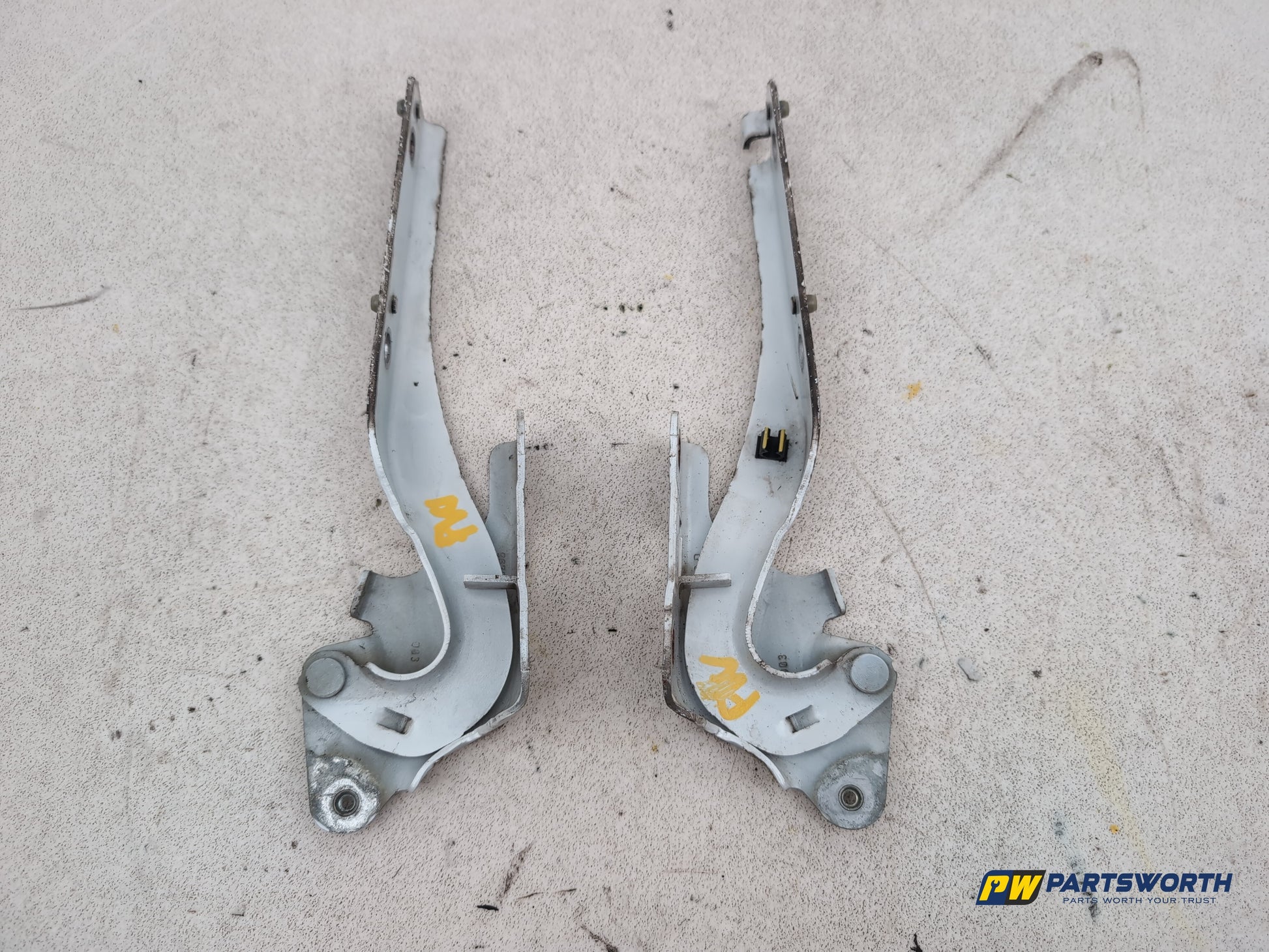 Bonnet Hinges 1