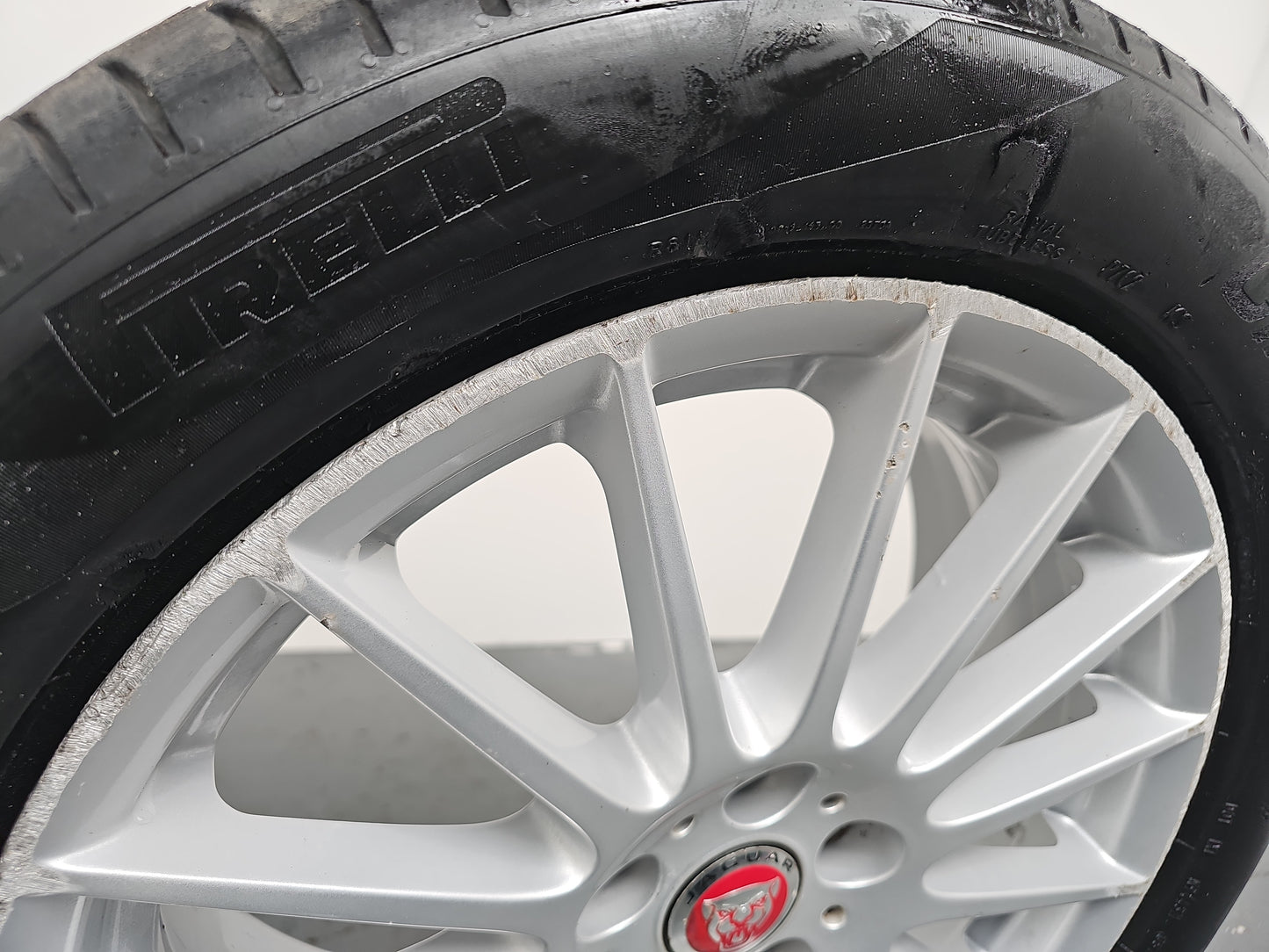 Jaguar Xe X760 17" Inch Alloy Wheel With Tyre 205/55/R17 Gx73-1007-Ta - photo 4