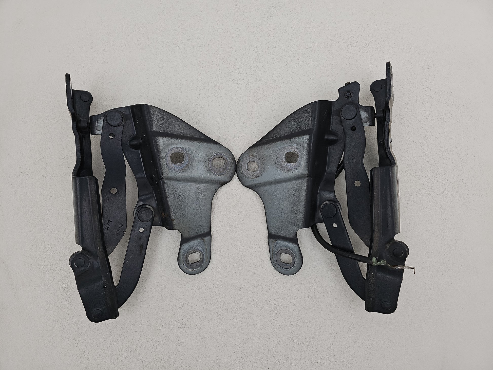 Bonnet Hinges 4
