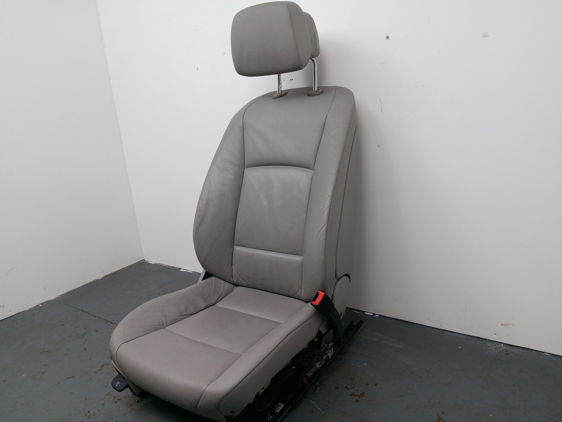 Seat Base Front RH 4