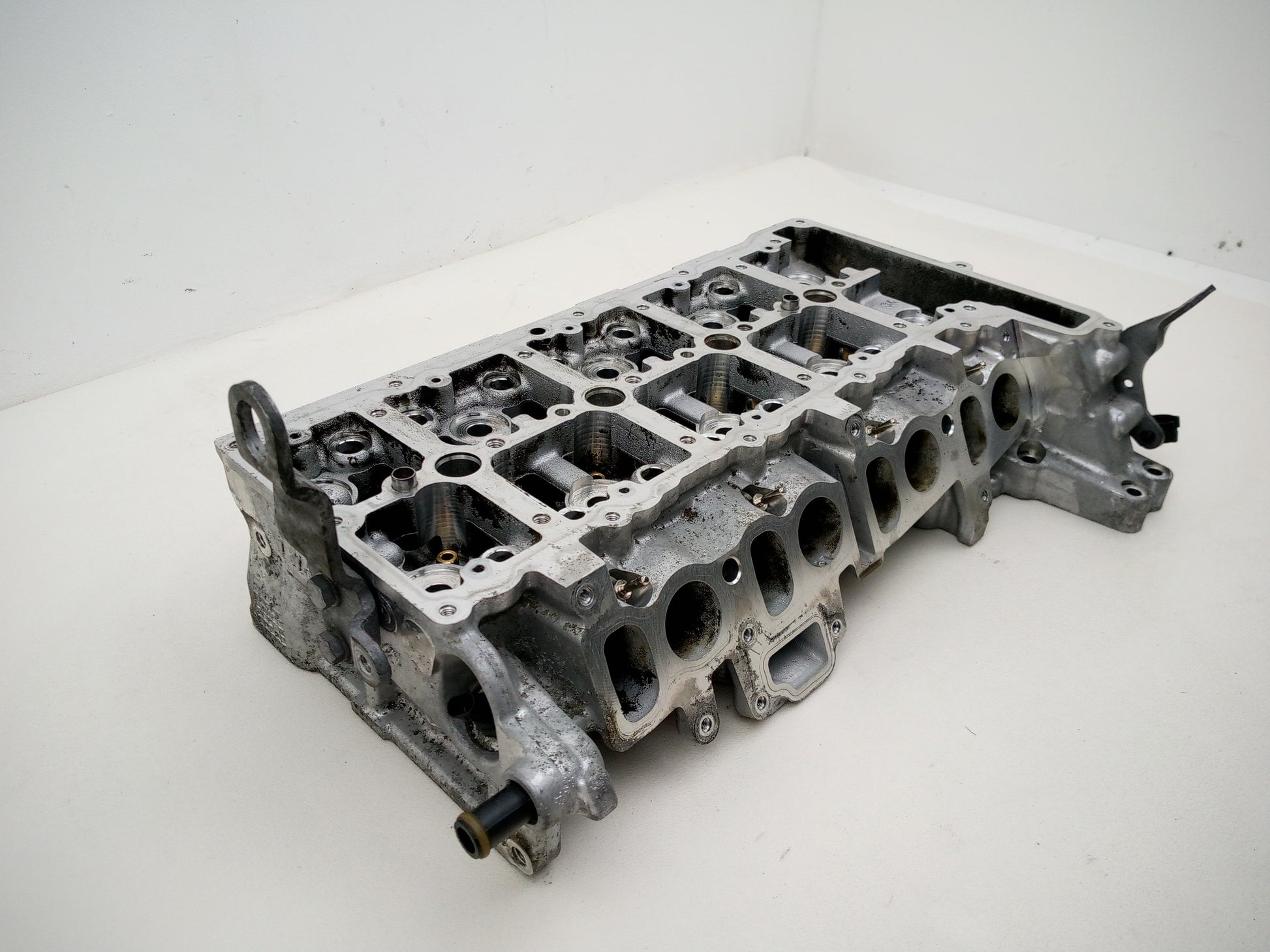 Camshaft Cover  4