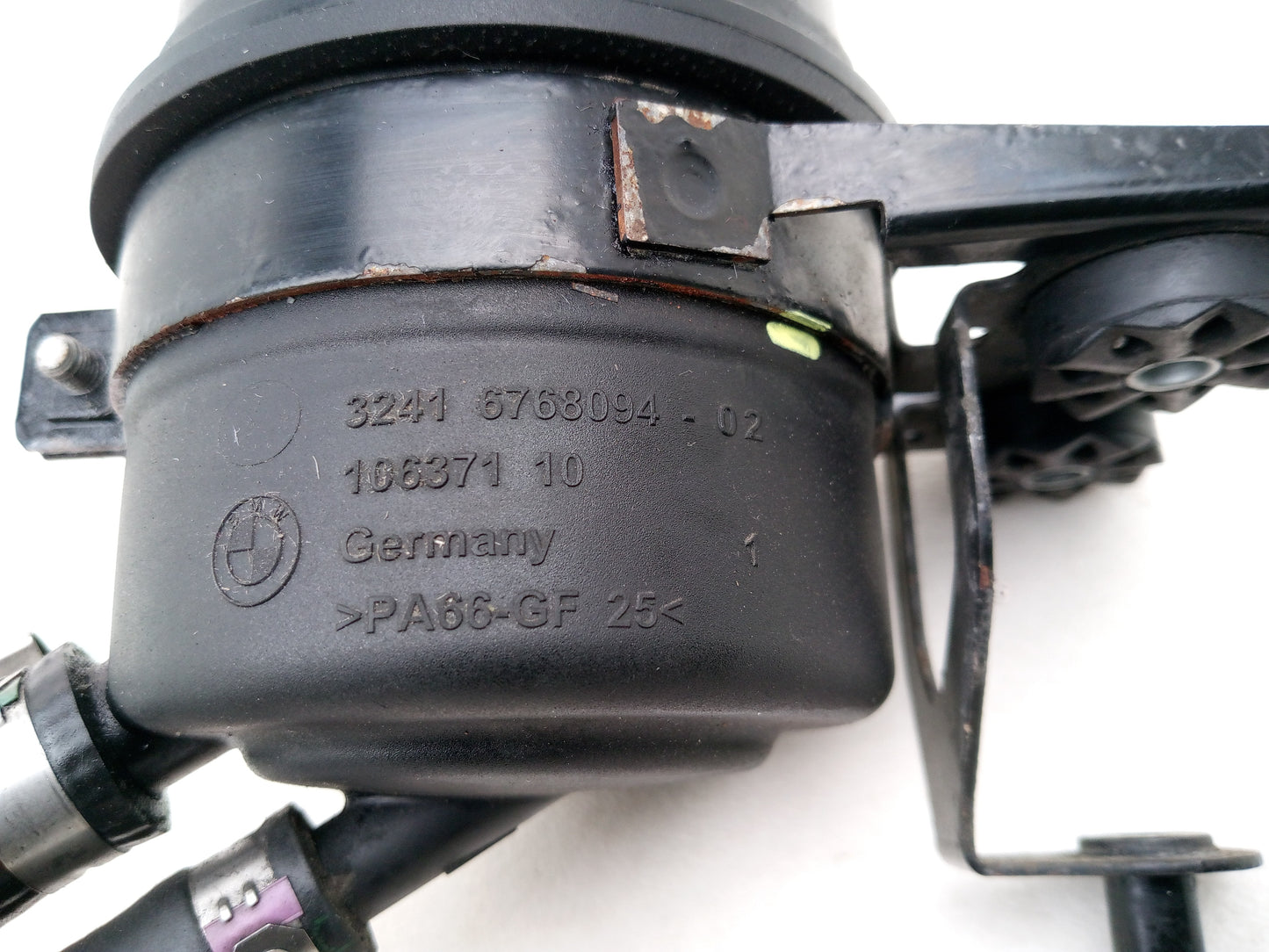 Power Steering Reservoir 10