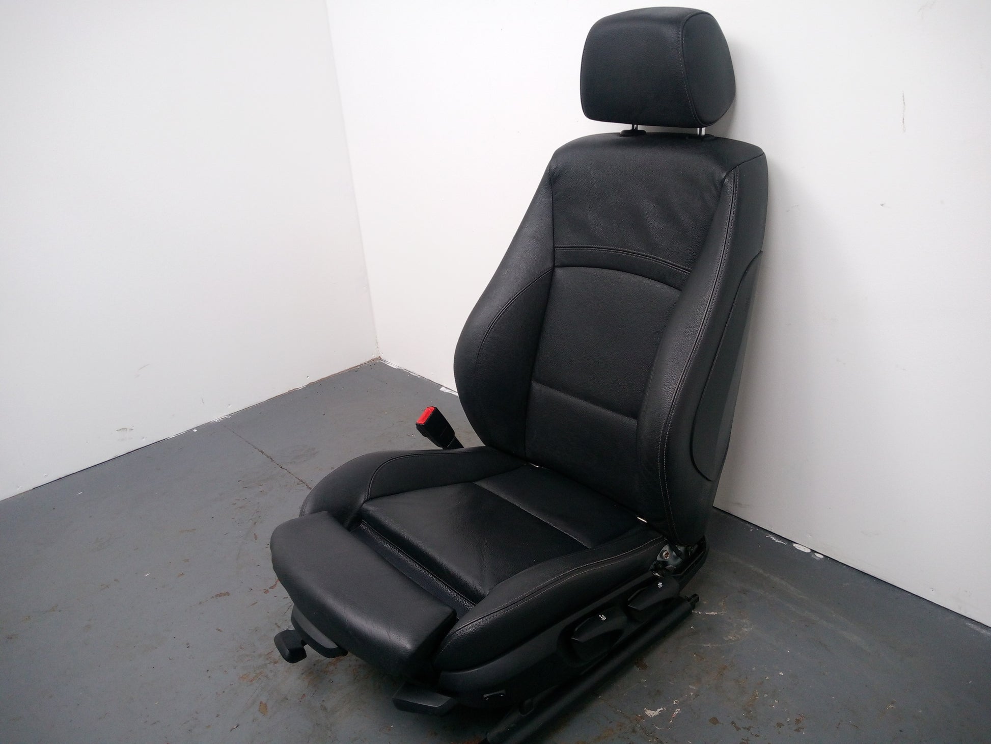 Bmw E90 E91 Lci M Sport Heated Black Leather Front Left N/S Interior Seat - photo 4
