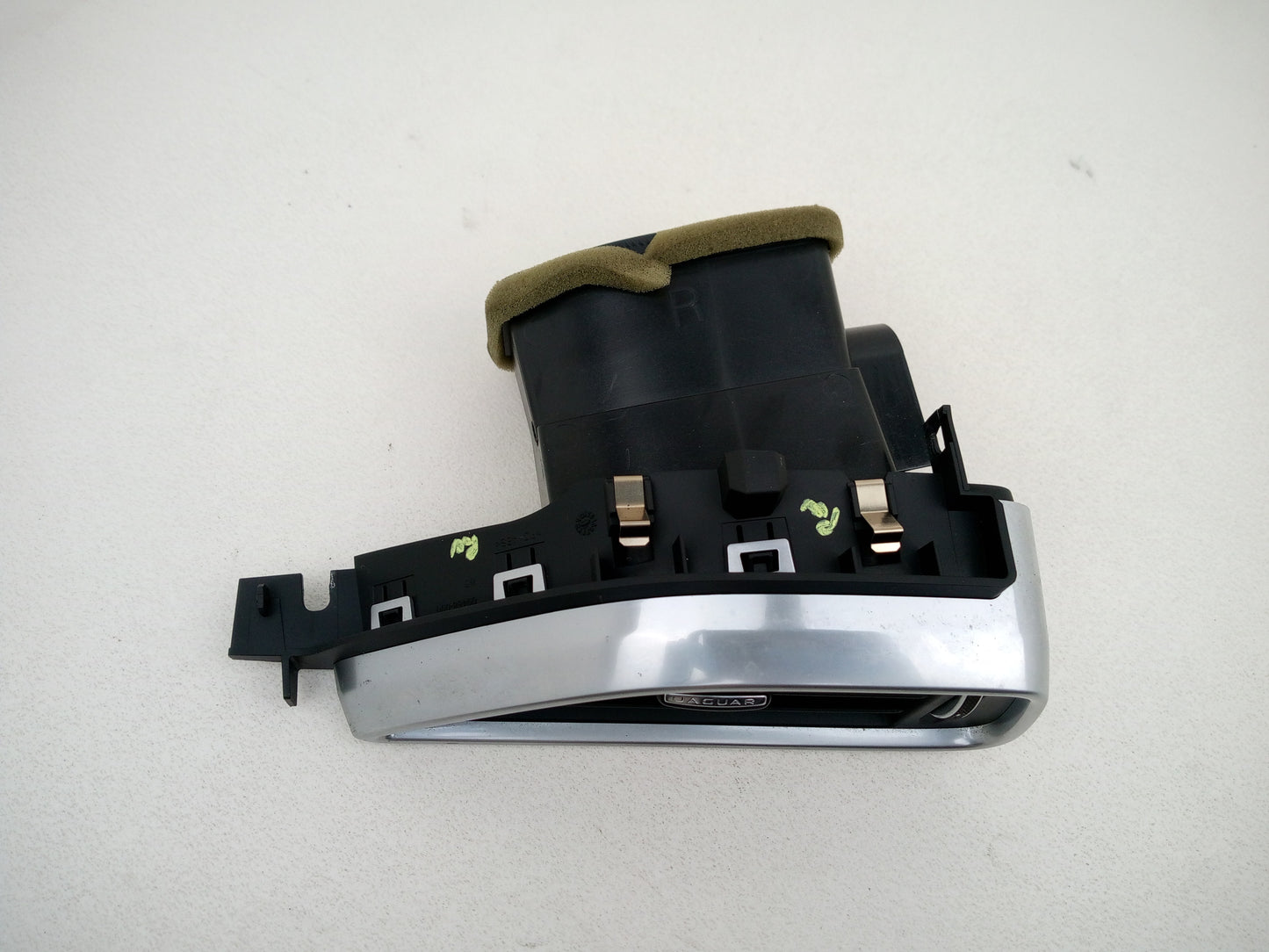 Facia Vent Centre 4