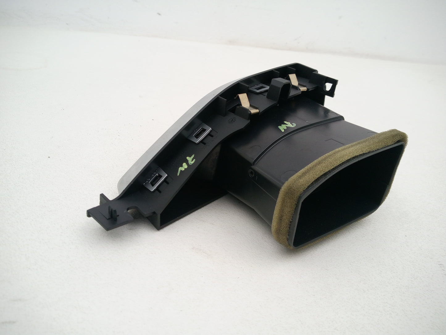 Facia Vent RH 4