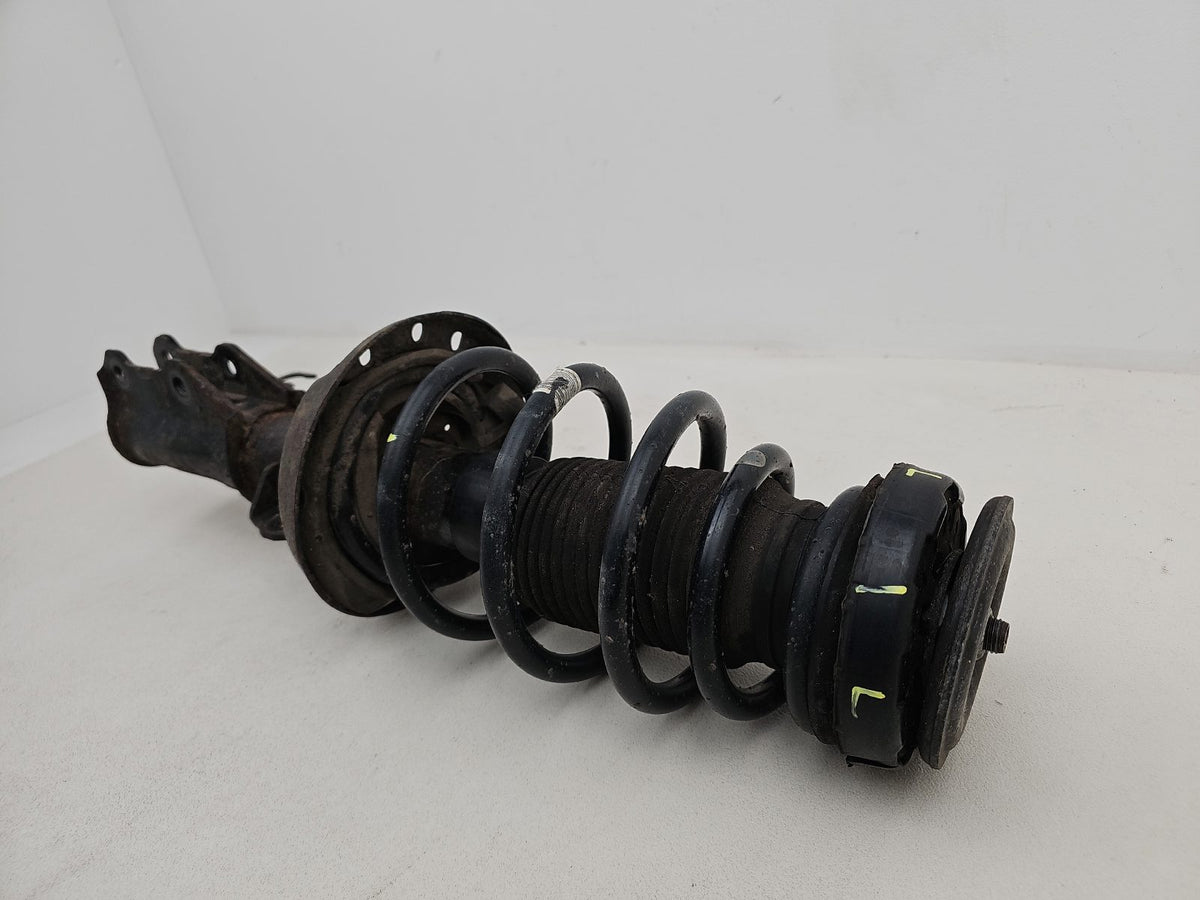 FRONT LEFT SUSPENSION LEG STRUT HUB 4