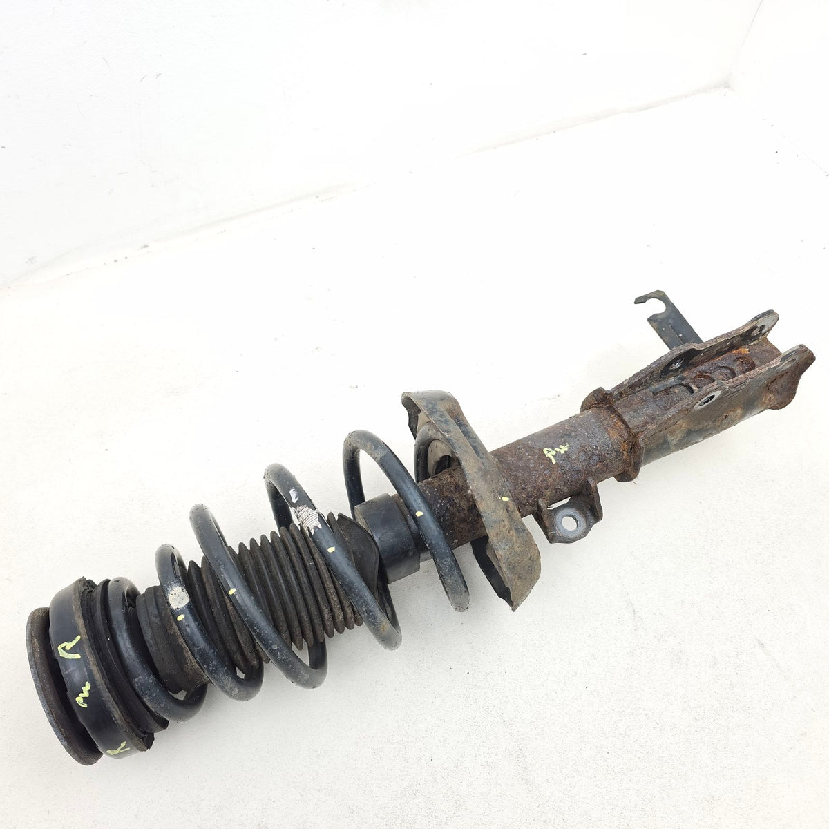 FRONT RIGHT SUSPENSION LEG STRUT HUB 4