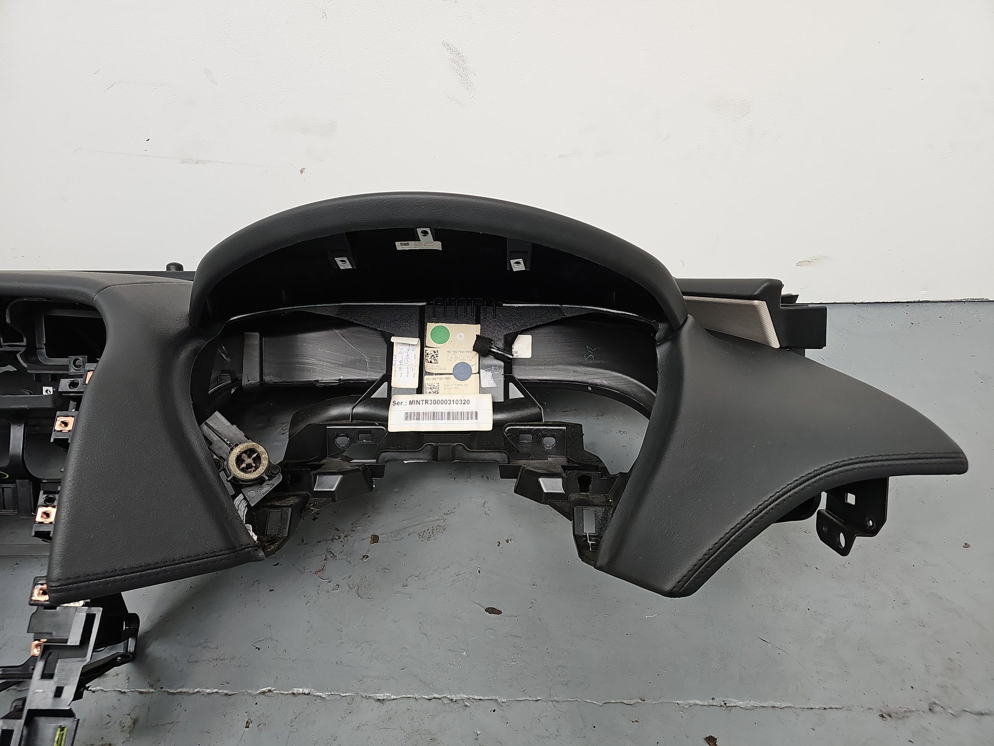 Dashboard Kit including passenger side airbag  4