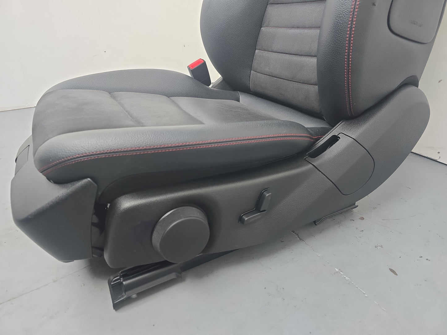 Mercedes-Benz C250 Amg Seat Front Lh Left Black With Red Stiching 2007-2014 - photo 4