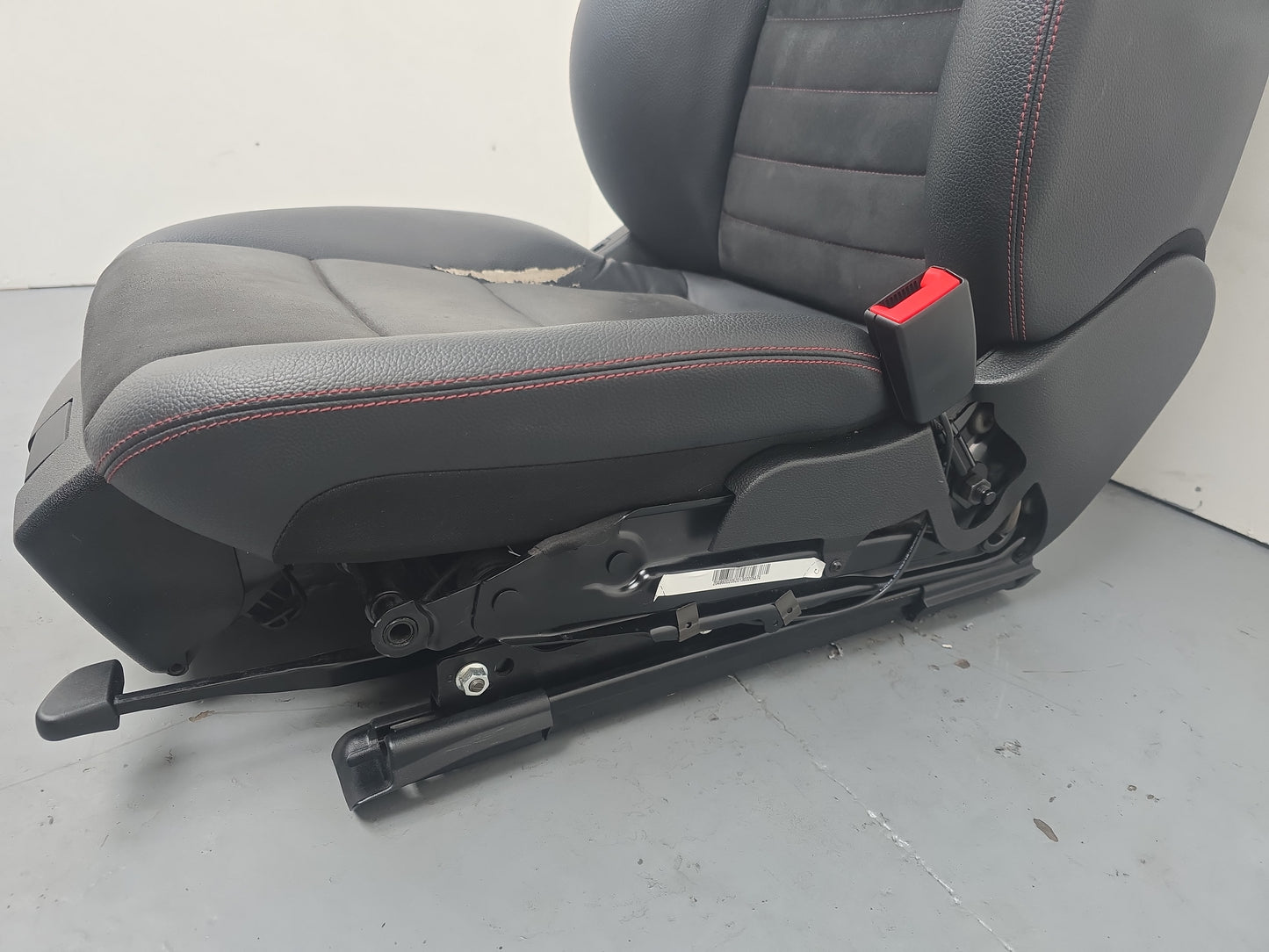 Mercedes-Benz C250 Amg Seat Front Rh Right Black With Red Stiching 2007-2014 - photo 4