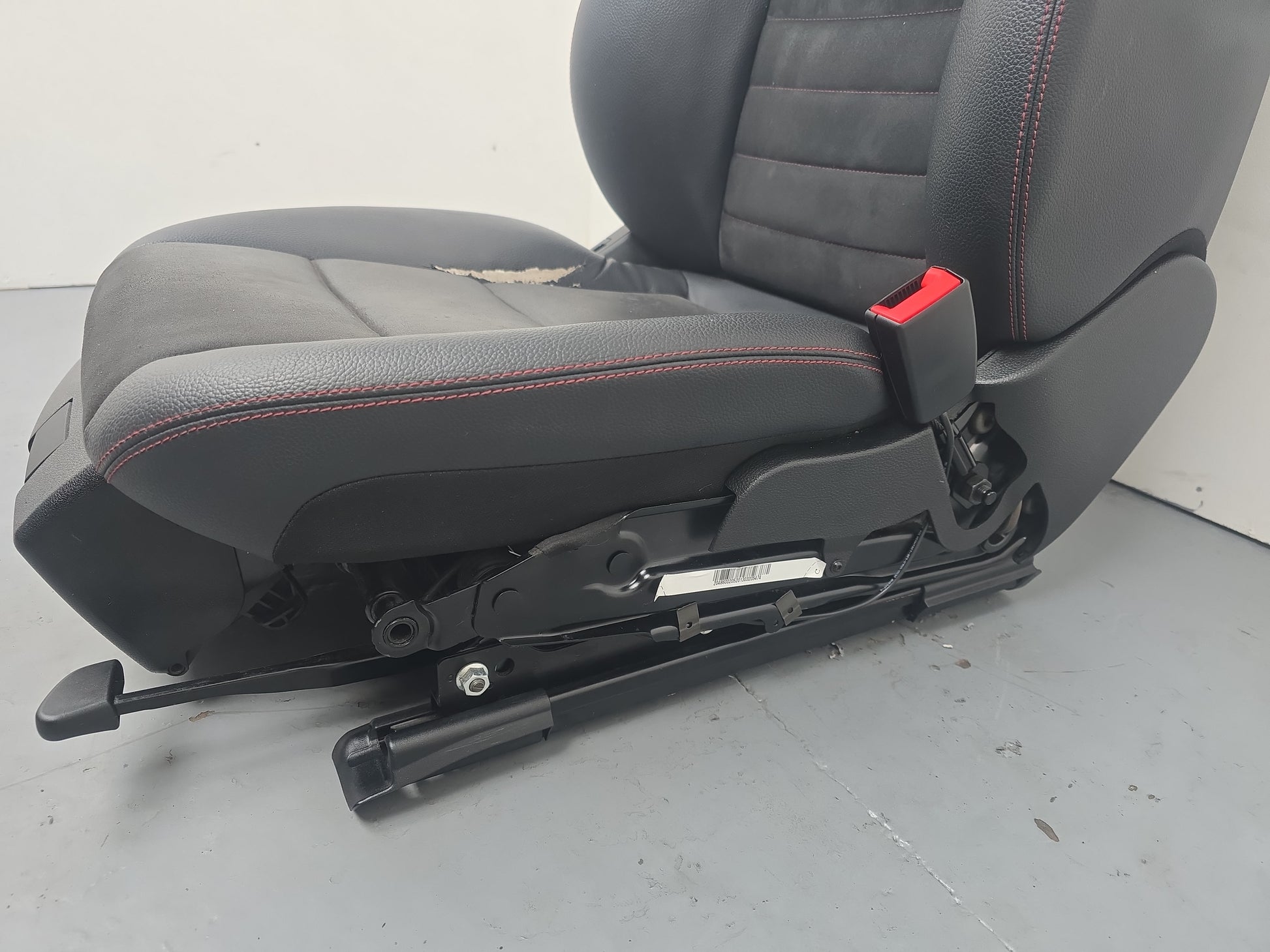 Mercedes-Benz C250 Amg Seat Front Rh Right Black With Red Stiching 2007-2014 - photo 4