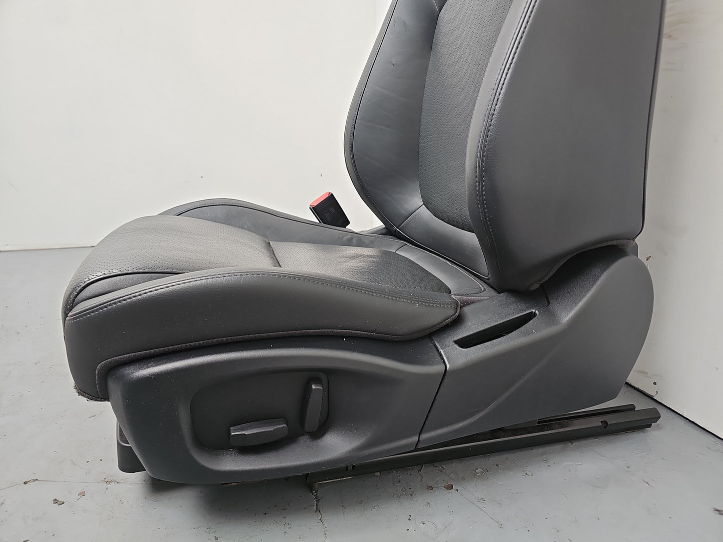 2015 Jaguar Xe Portfolio D Auto Seat Front Lh - photo 4