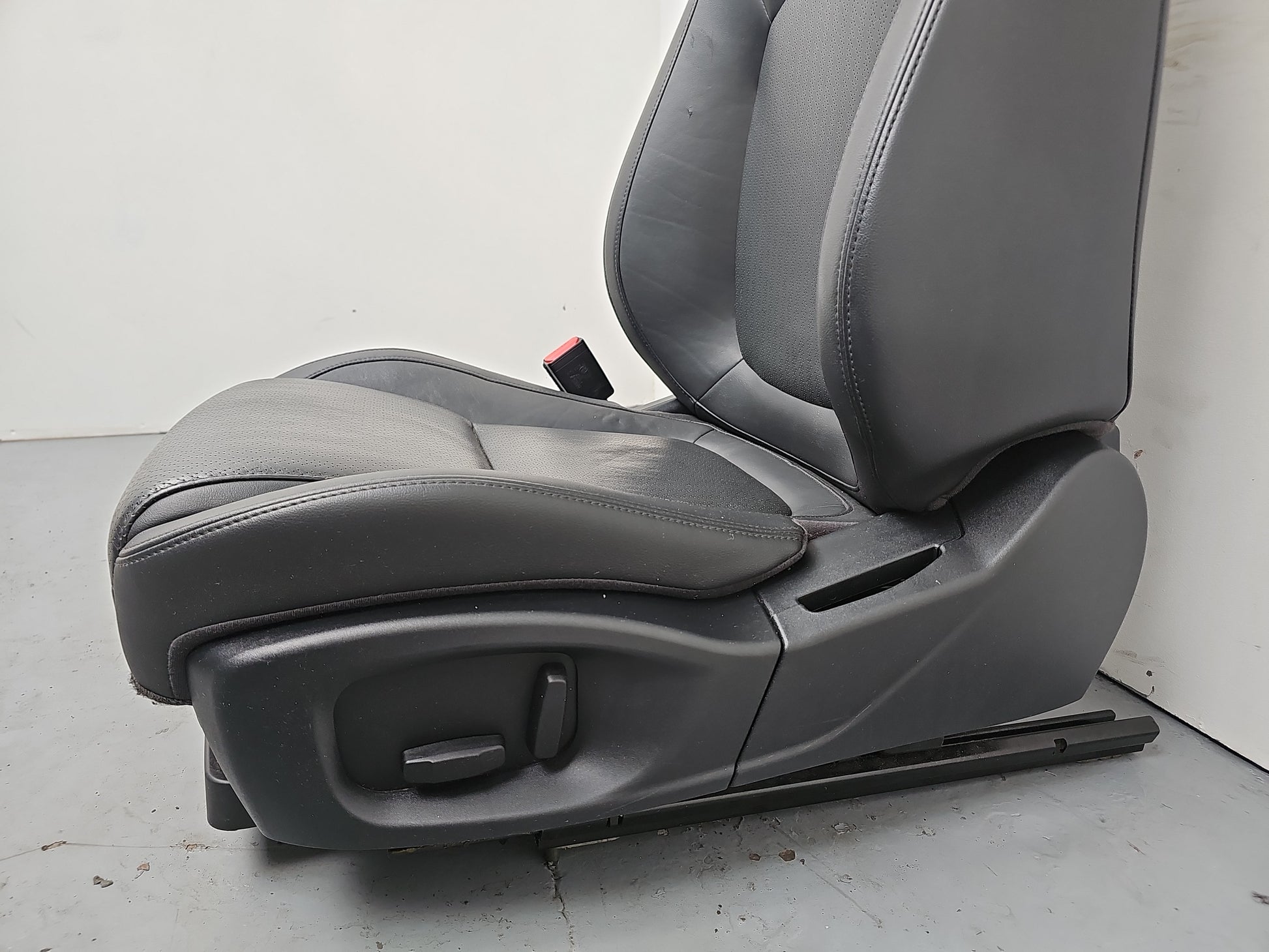 2015 Jaguar Xe Portfolio D Auto Seat Front Lh - photo 4