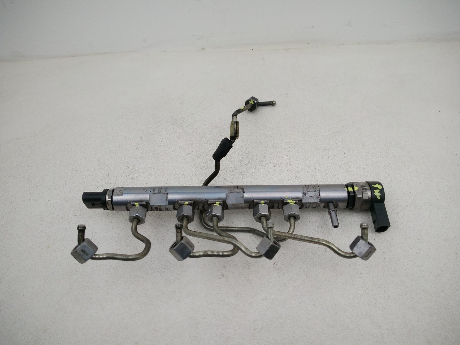 Fuel Rail 4