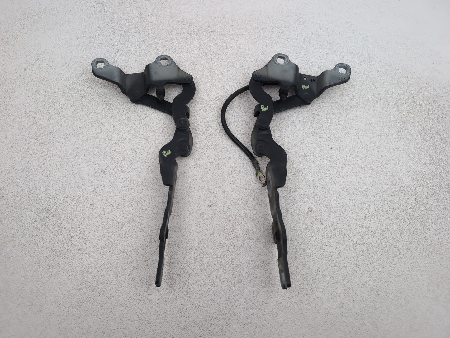 Bonnet Hinges 4