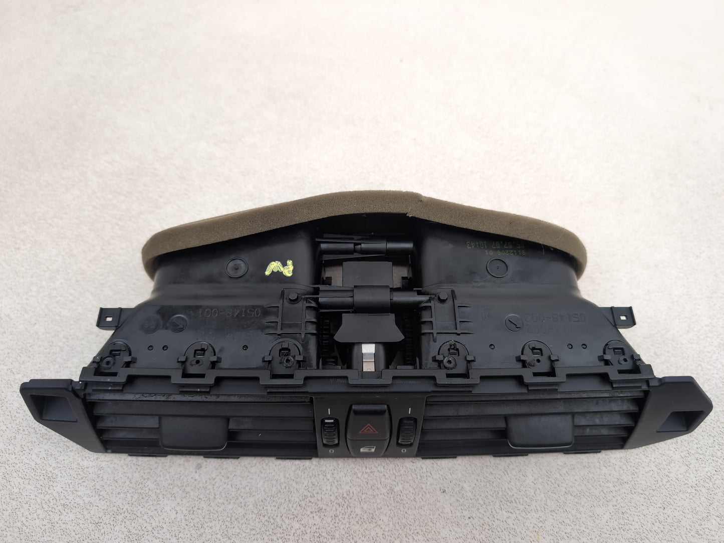 Facia Vent Centre 4