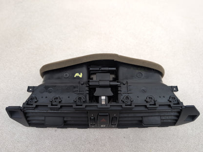 Facia Vent Centre 4