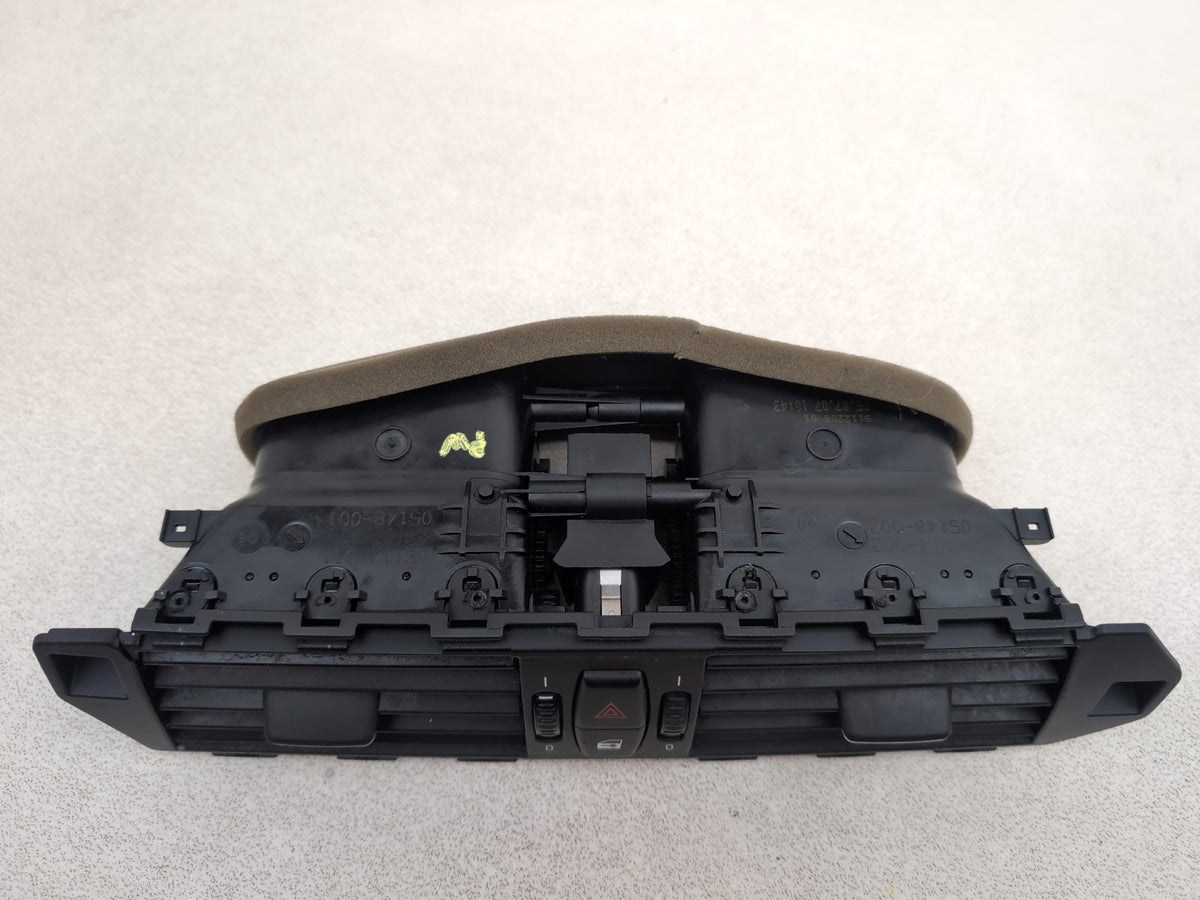 Facia Vent Centre 4