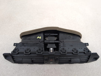 Facia Vent Centre 4