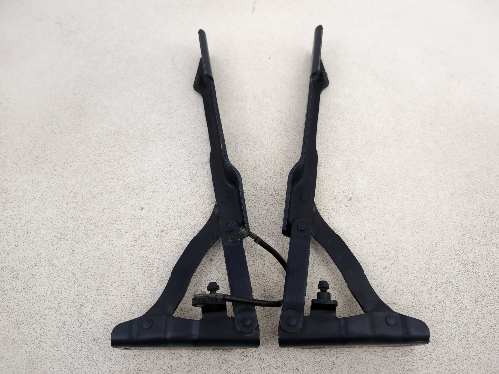 Bonnet Hinges 4