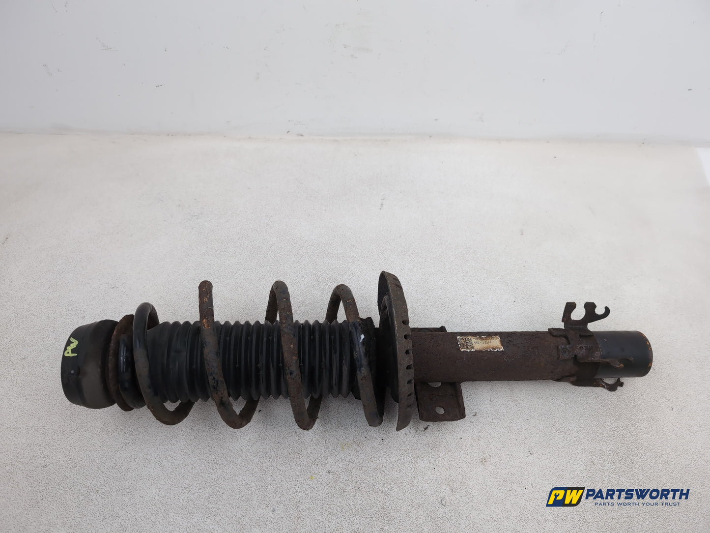 FRONT LEFT SUSPENSION LEG STRUT HUB 4