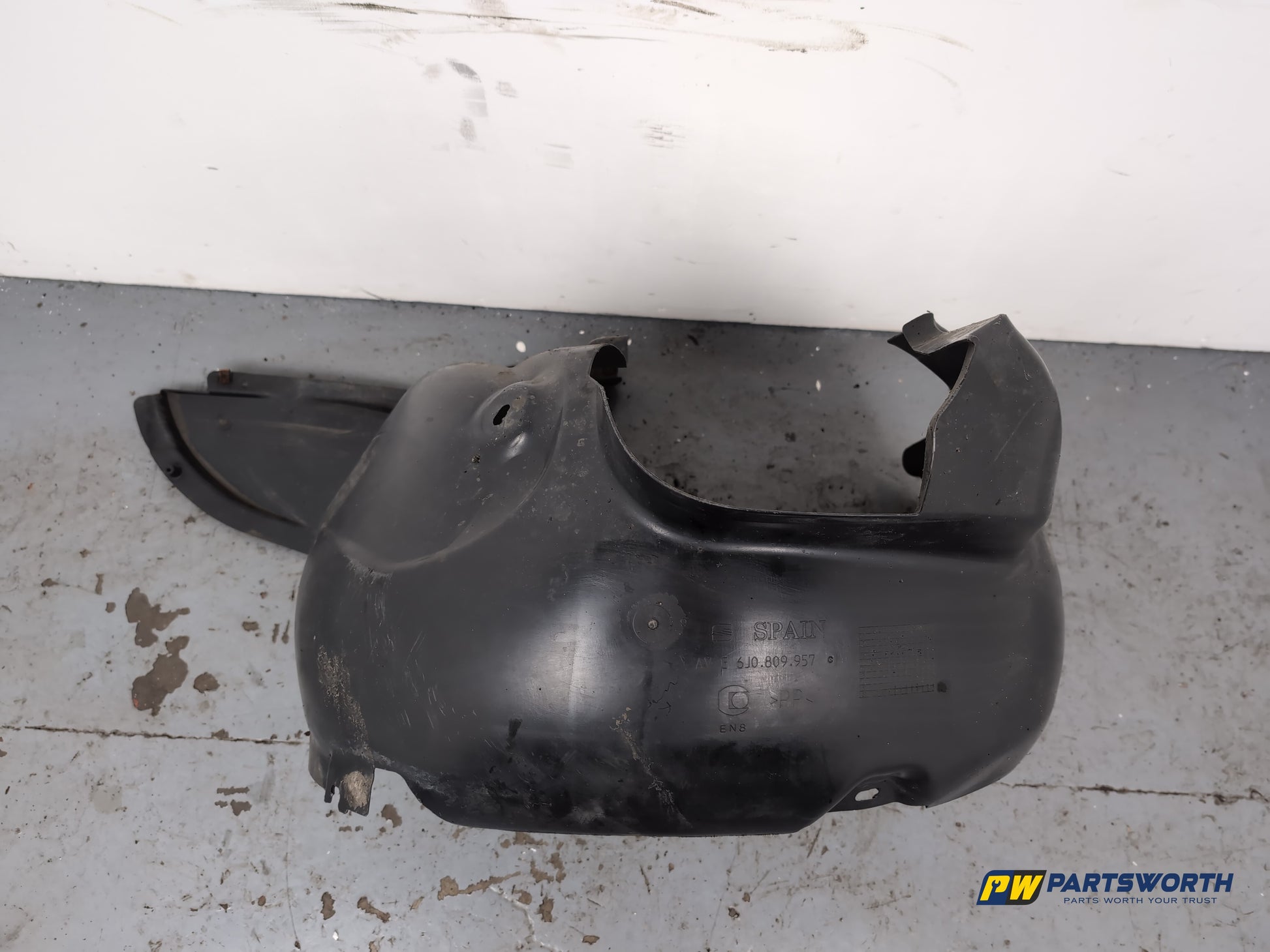 Moulding Wheel Arch Front LH 4