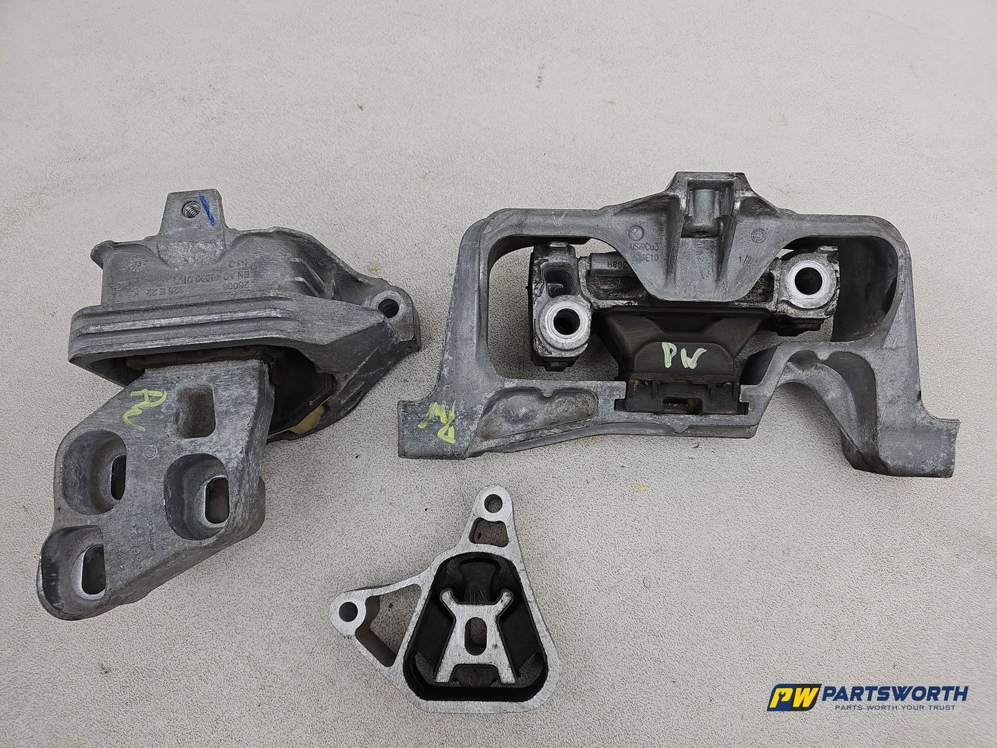 Set Of Engine Mounts LH + RH 4
