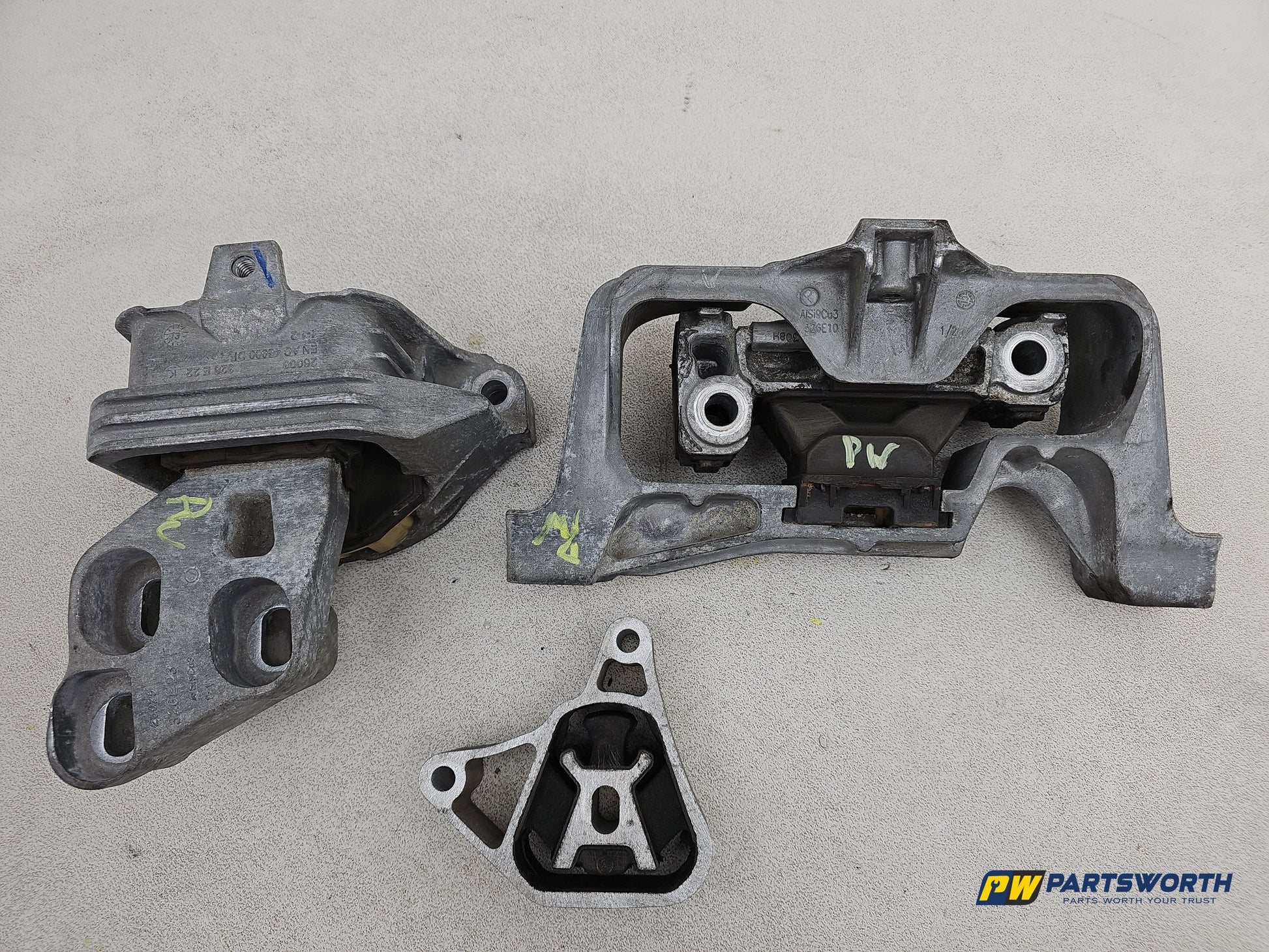 Set Of Engine Mounts LH + RH 4