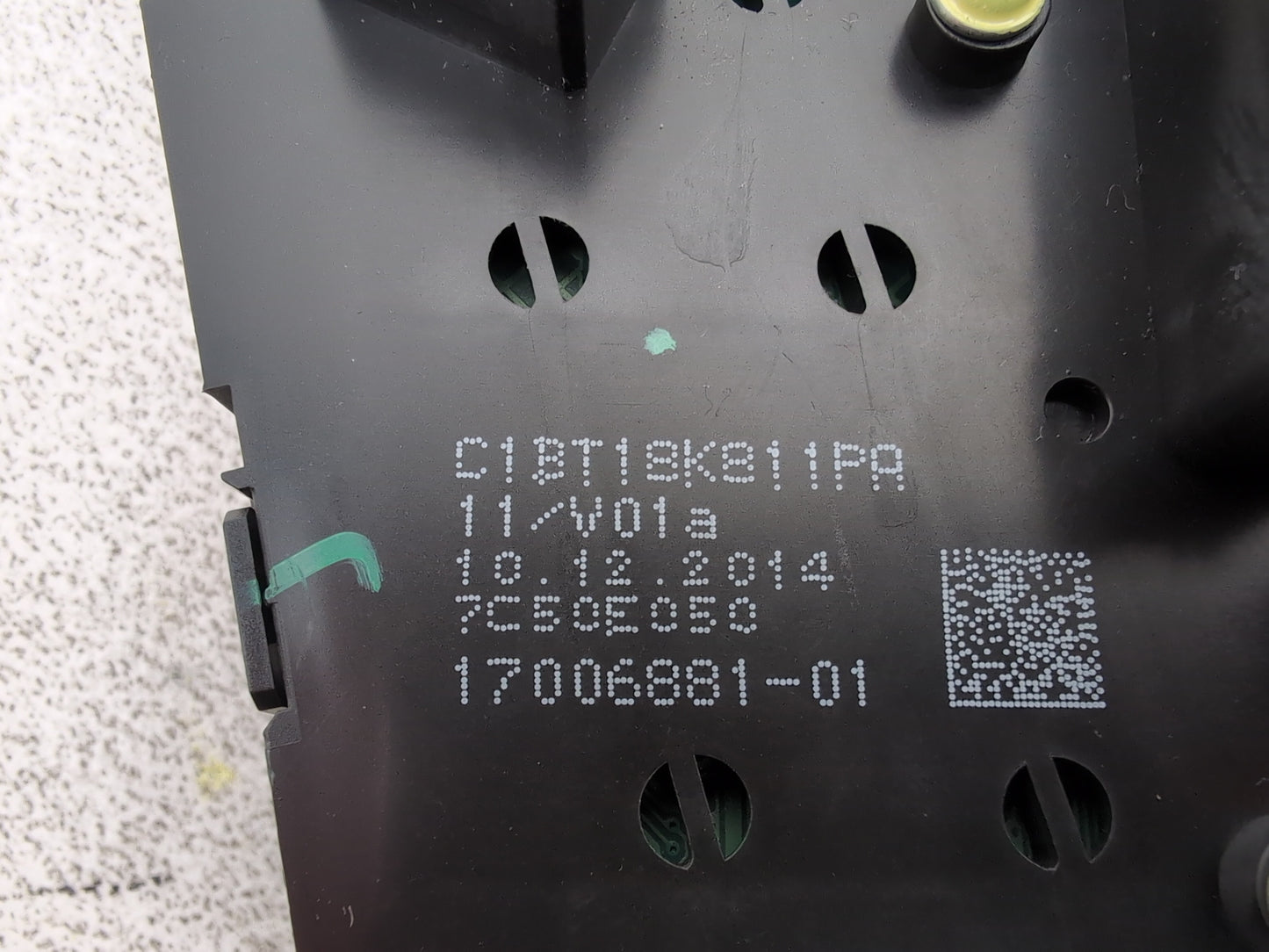Satellite Navigation Head Unit (SCREEN) 2