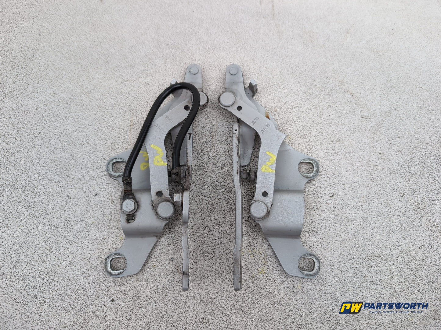 Bonnet Hinges 4