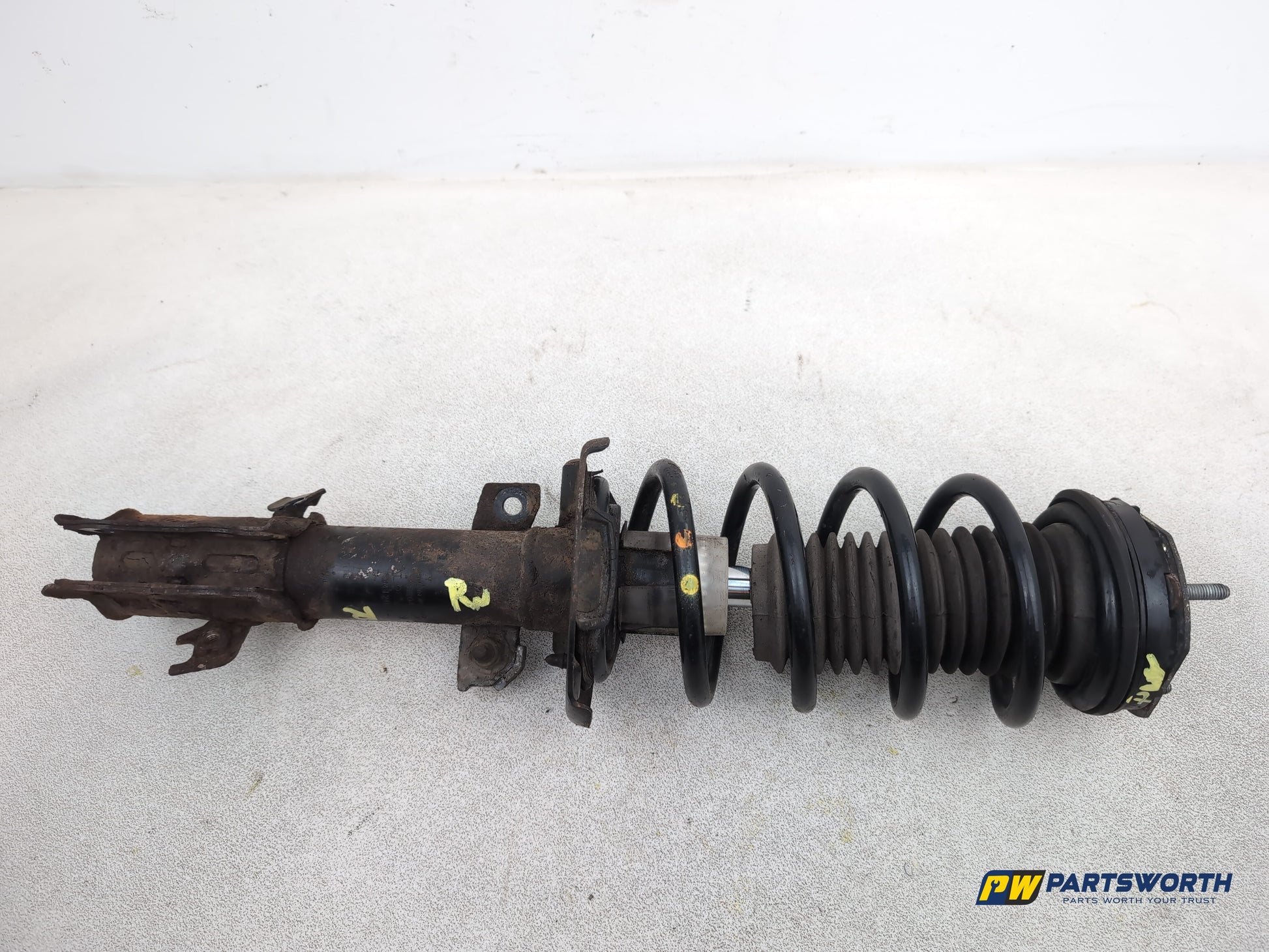 FRONT RIGHT SUSPENSION LEG STRUT HUB 4