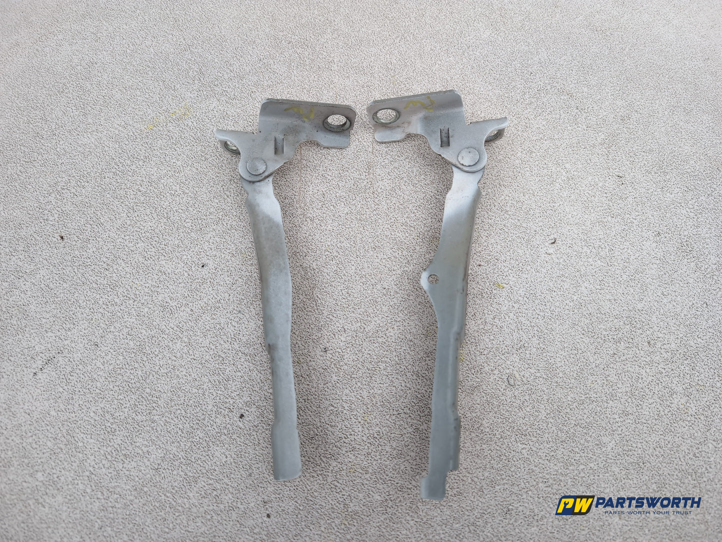 Bonnet Hinges 4