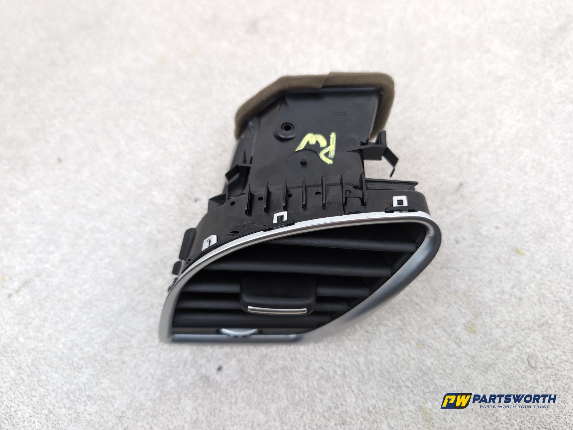 Facia Vent LH 4