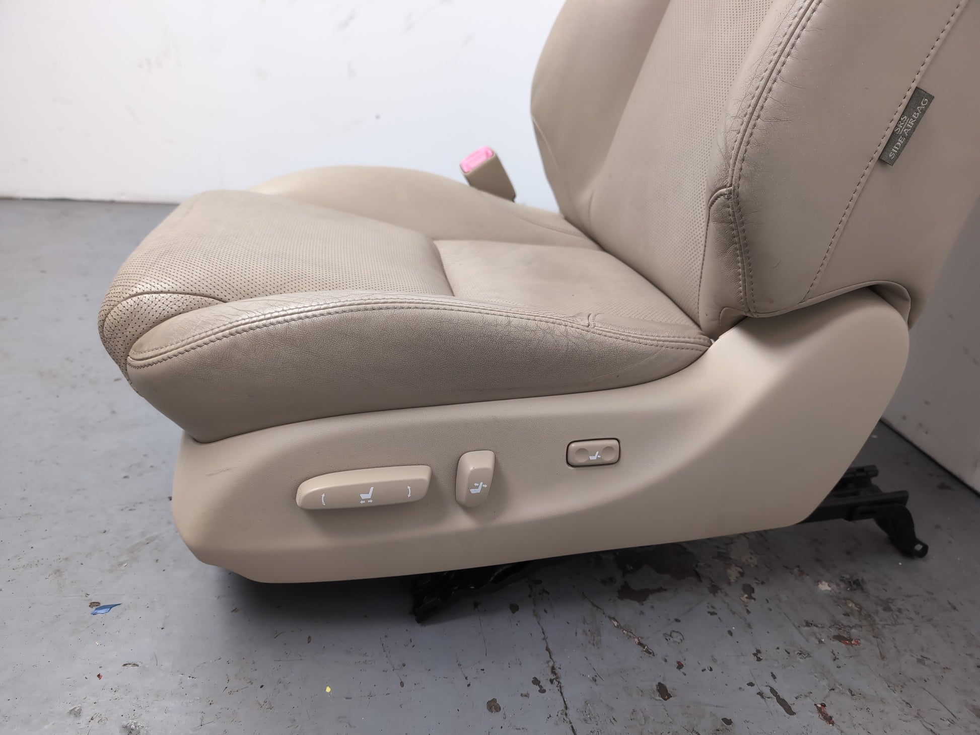 Seat Front RH 4