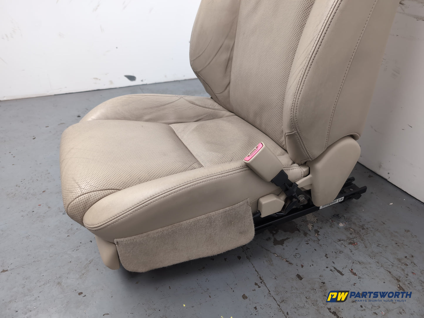Seat Front LH 4