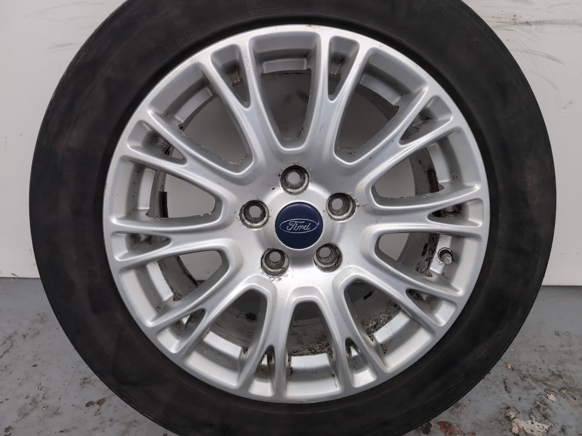 Ford Focus Zetec Tdci Wheel With Tyre 215/55 R16 7jx16h2x50 - photo 4