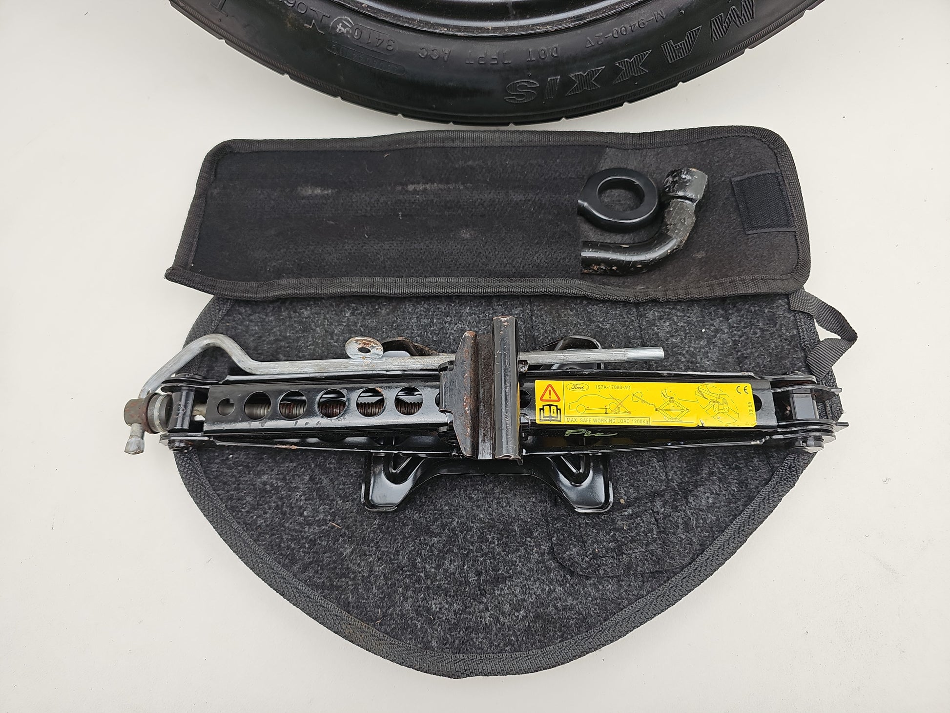 Space Saver Spare Wheel and Tool Kit  4