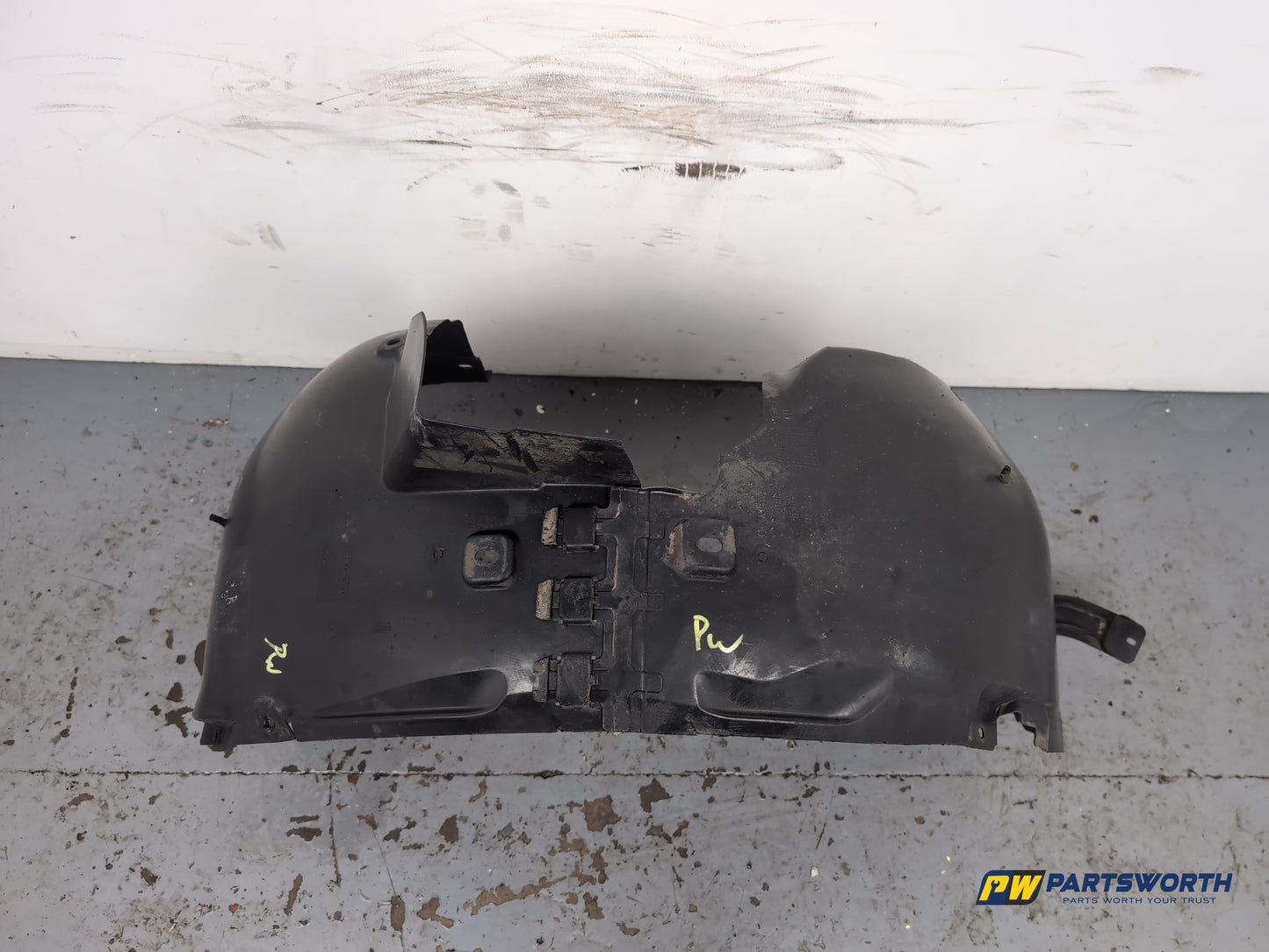 Moulding Wheel Arch Front RH 4
