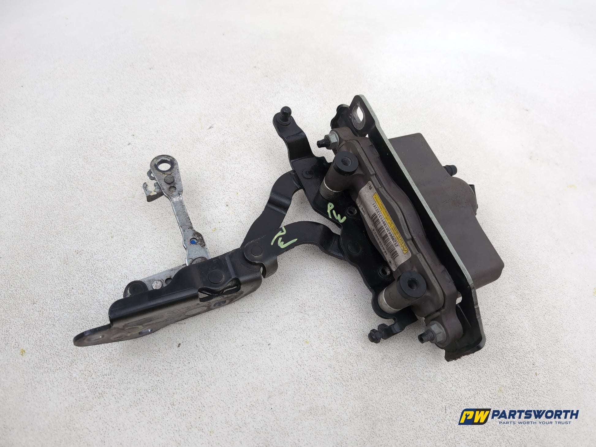 Bonnet Hinge RH 4