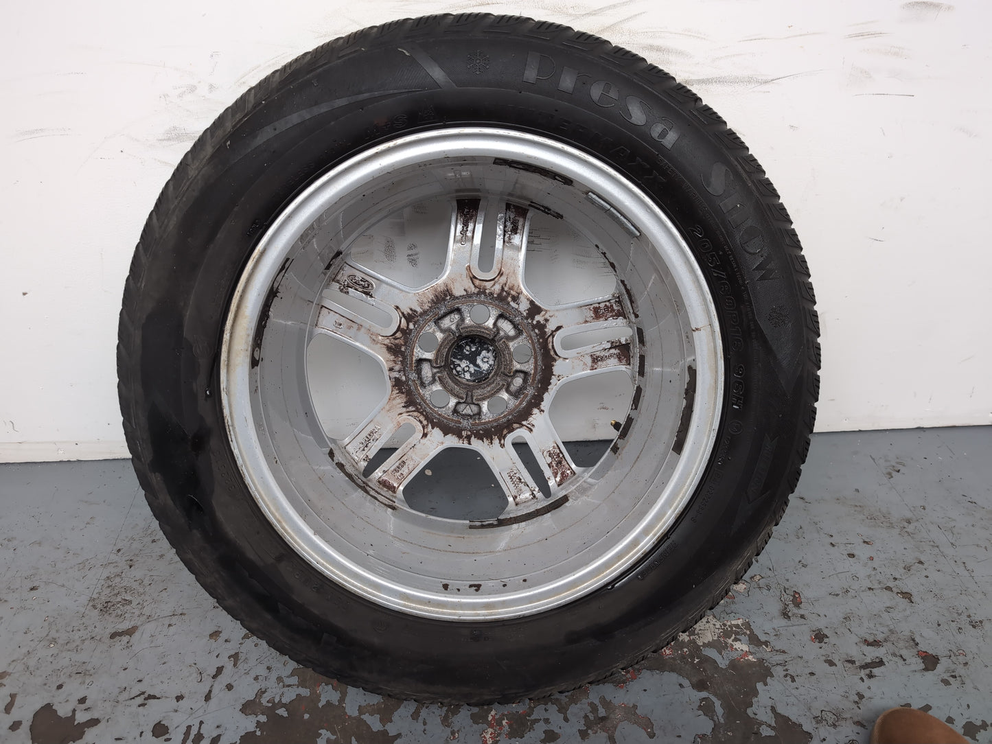 Ford Galaxy Zetec Tdci Auto Wheel With Tyre 205/60 R16 Am2j1007aa - photo 9